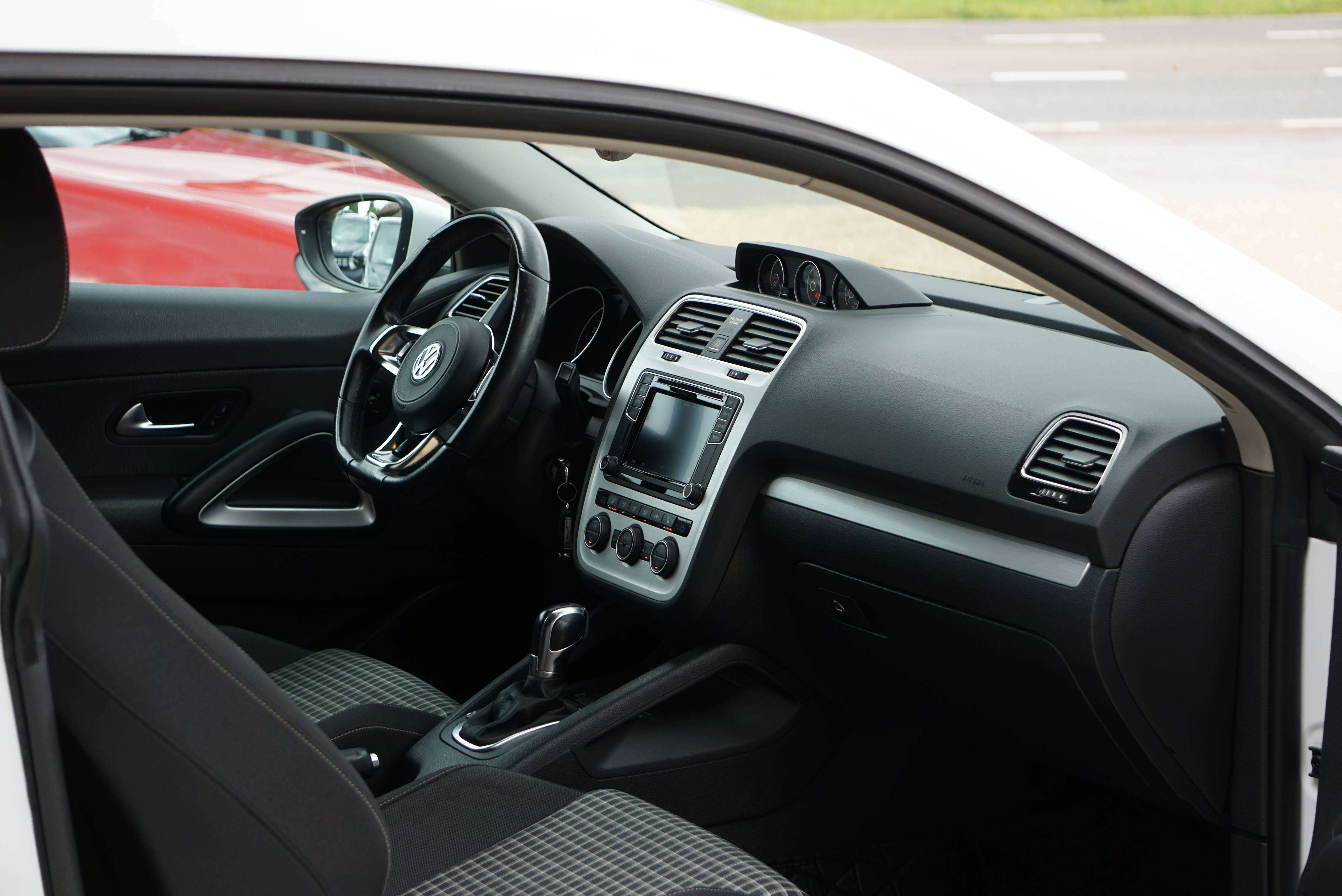 Volkswagen Scirocco 2.0 TSI DSG6 BI-XENON PDC CLIMTRONIC CARNET COMPLET