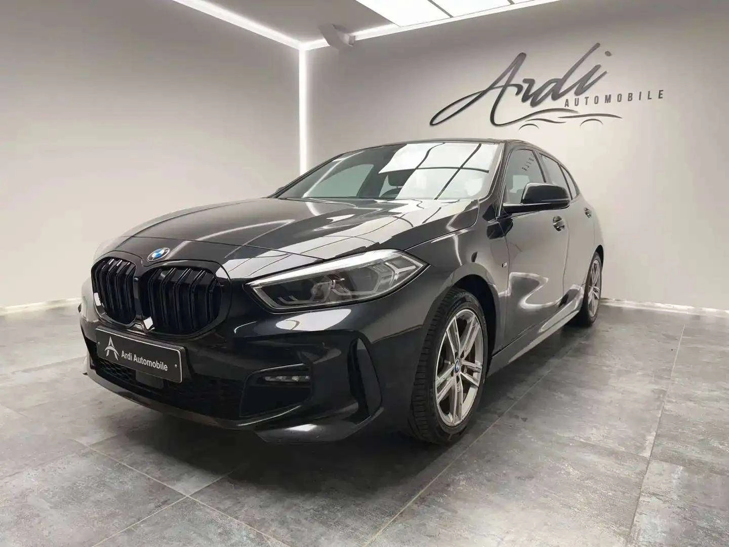 BMW 118 iA *PACK M*CARPLAY*SIEGE CHAUFF*GARANTIE 12 MOIS*