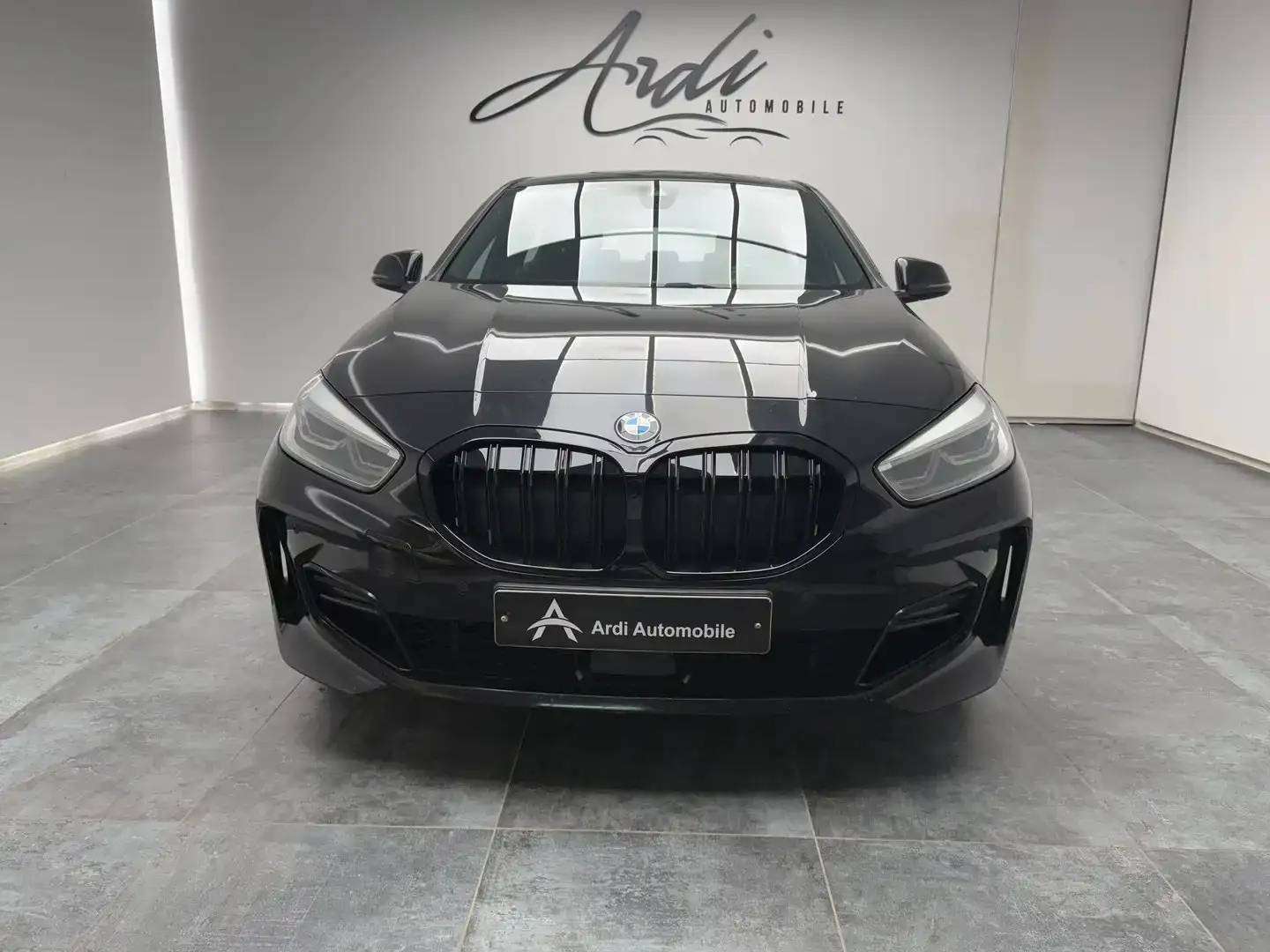 BMW 118 iA *PACK M*CARPLAY*SIEGE CHAUFF*GARANTIE 12 MOIS*