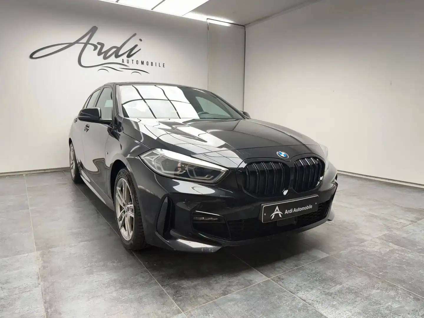 BMW 118 iA *PACK M*CARPLAY*SIEGE CHAUFF*GARANTIE 12 MOIS*