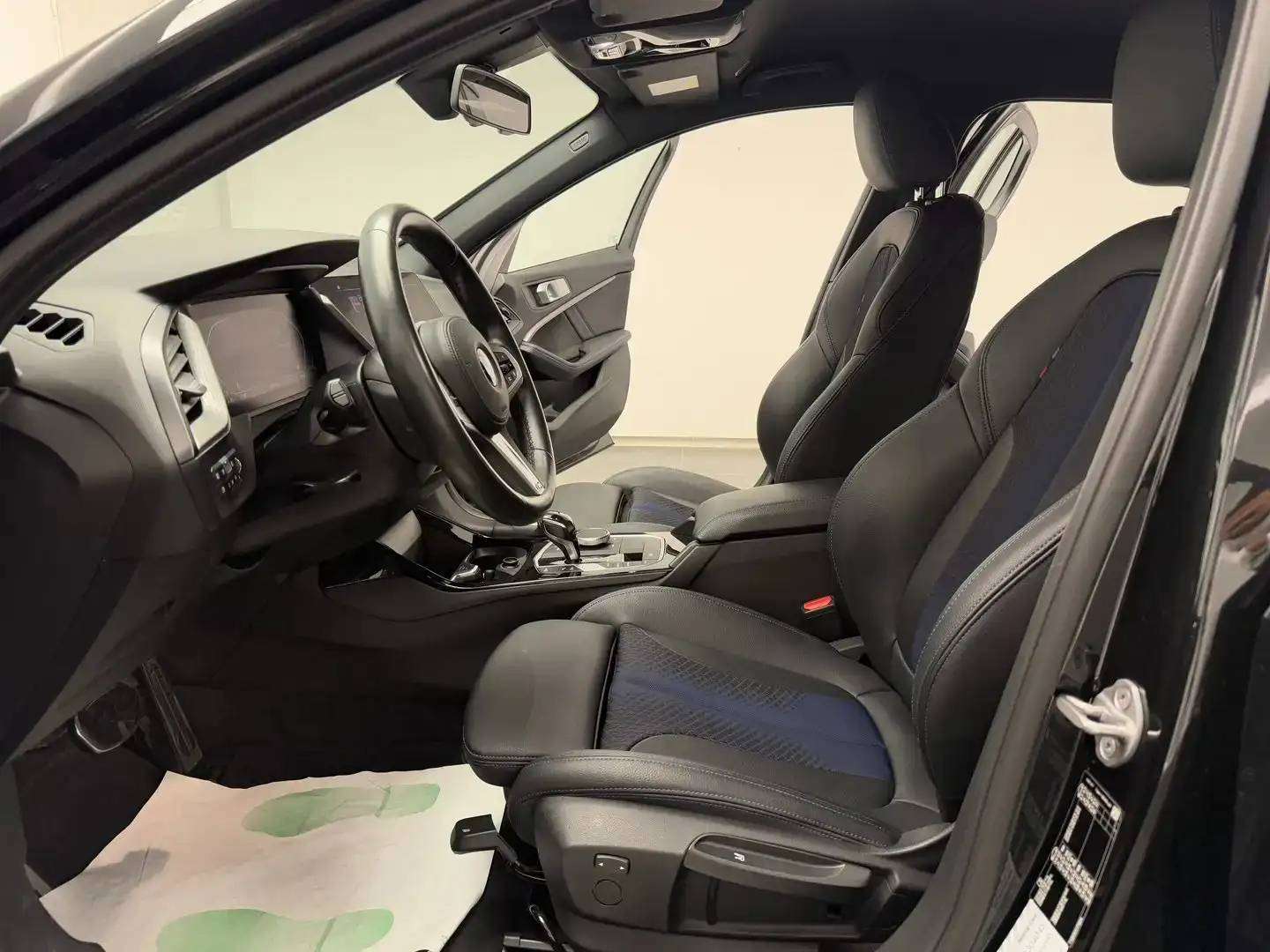 BMW 118 iA *PACK M*CARPLAY*SIEGE CHAUFF*GARANTIE 12 MOIS*
