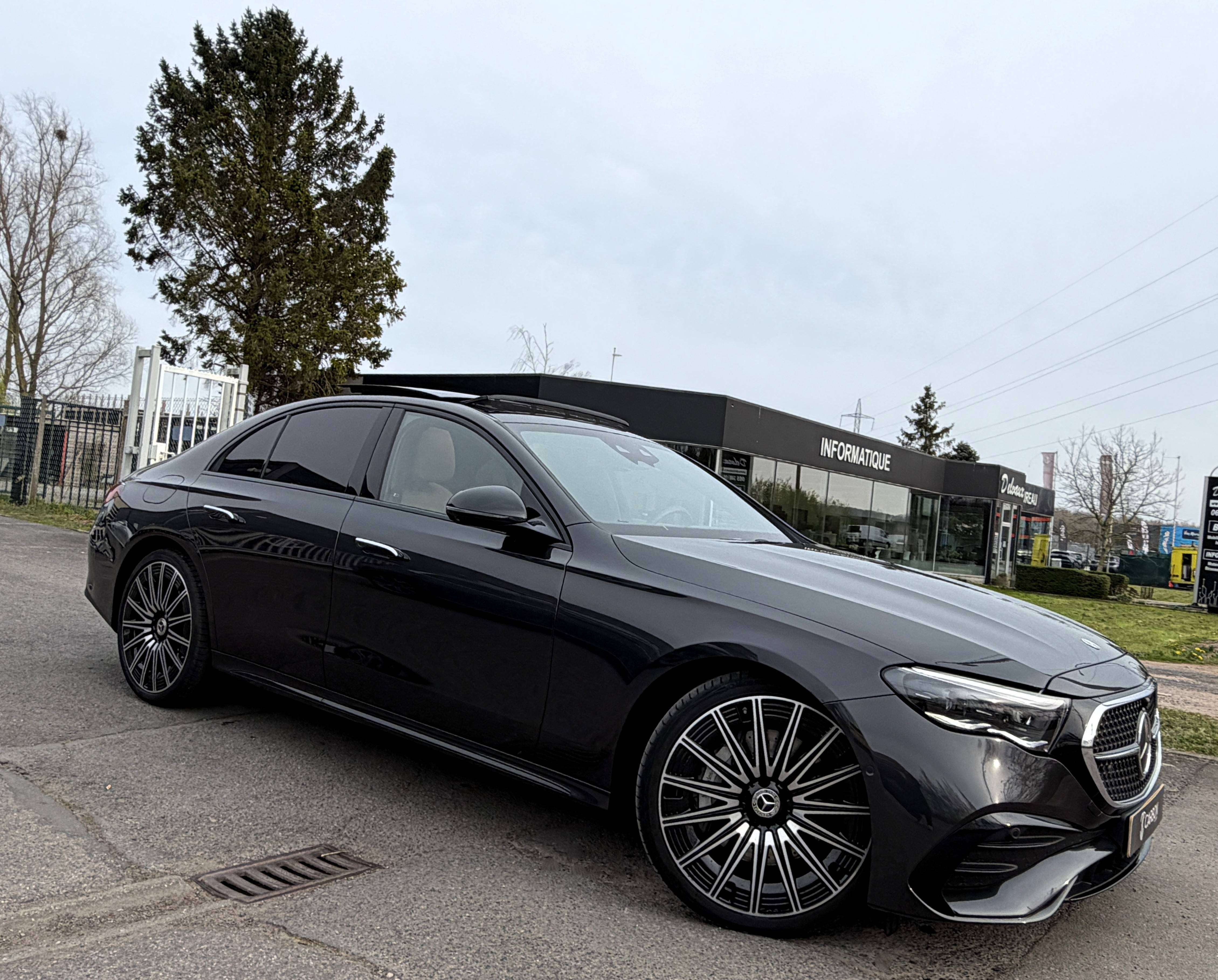 Mercedes-Benz E 220 d Pack AMG DIGITAL LIGHT/DISPLAY/BURMESTER 4D