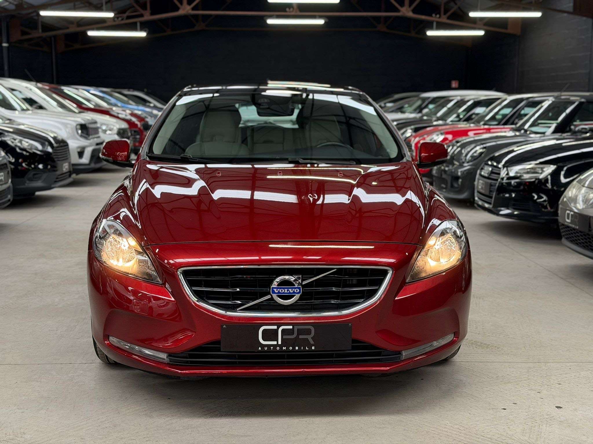 Volvo V40 1.6i * 1ER PROP * AUTO * PANO * CUIR * RADAR AR *