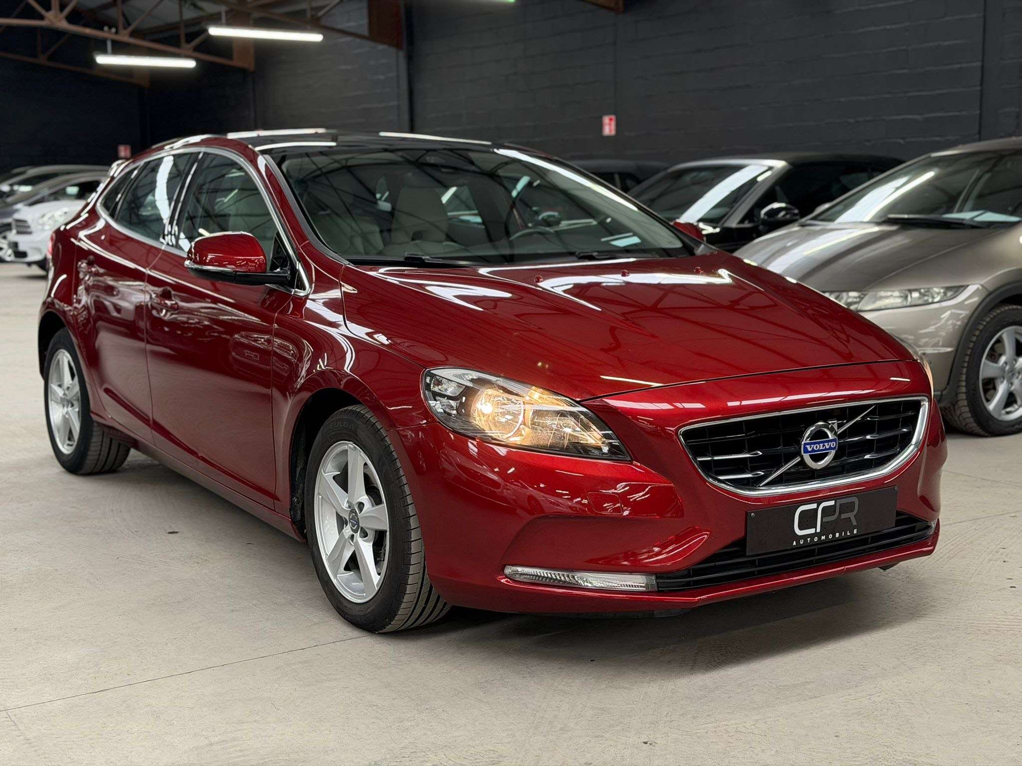 Volvo V40 1.6i * 1ER PROP * AUTO * PANO * CUIR * RADAR AR *