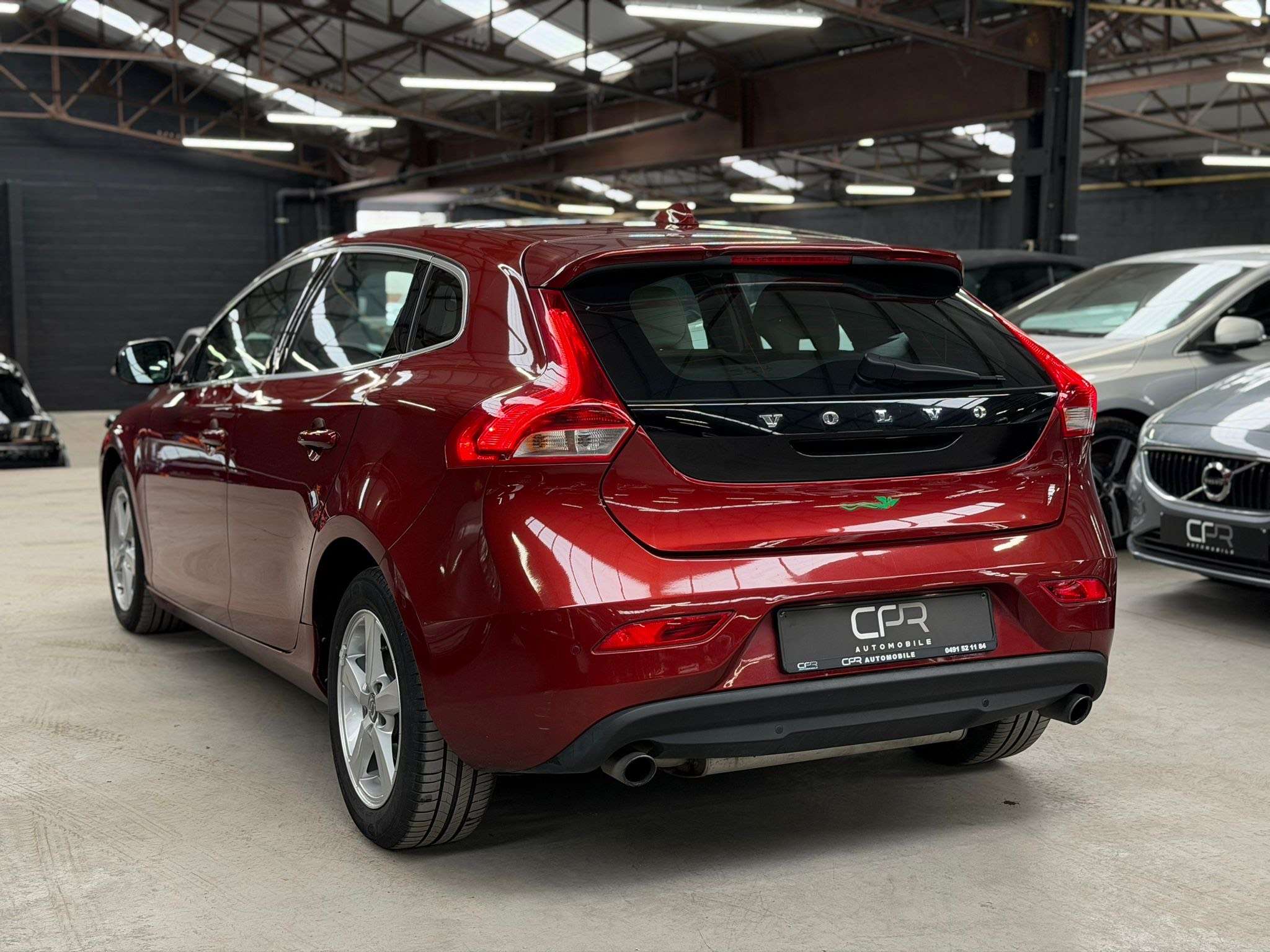 Volvo V40 1.6i * 1ER PROP * AUTO * PANO * CUIR * RADAR AR *