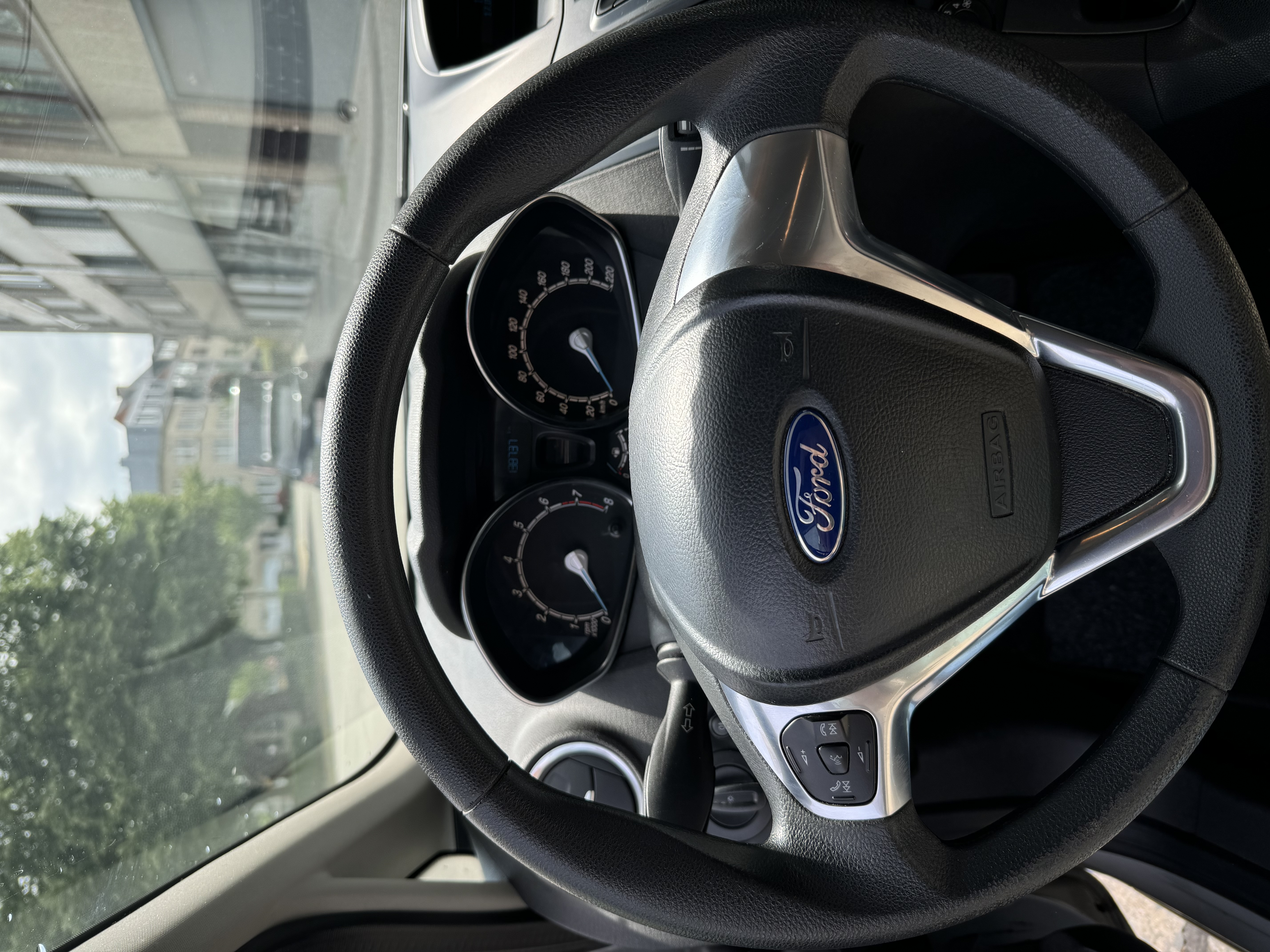 Ford Fiesta V (2) 1.25 60 AMBIENTE 5P