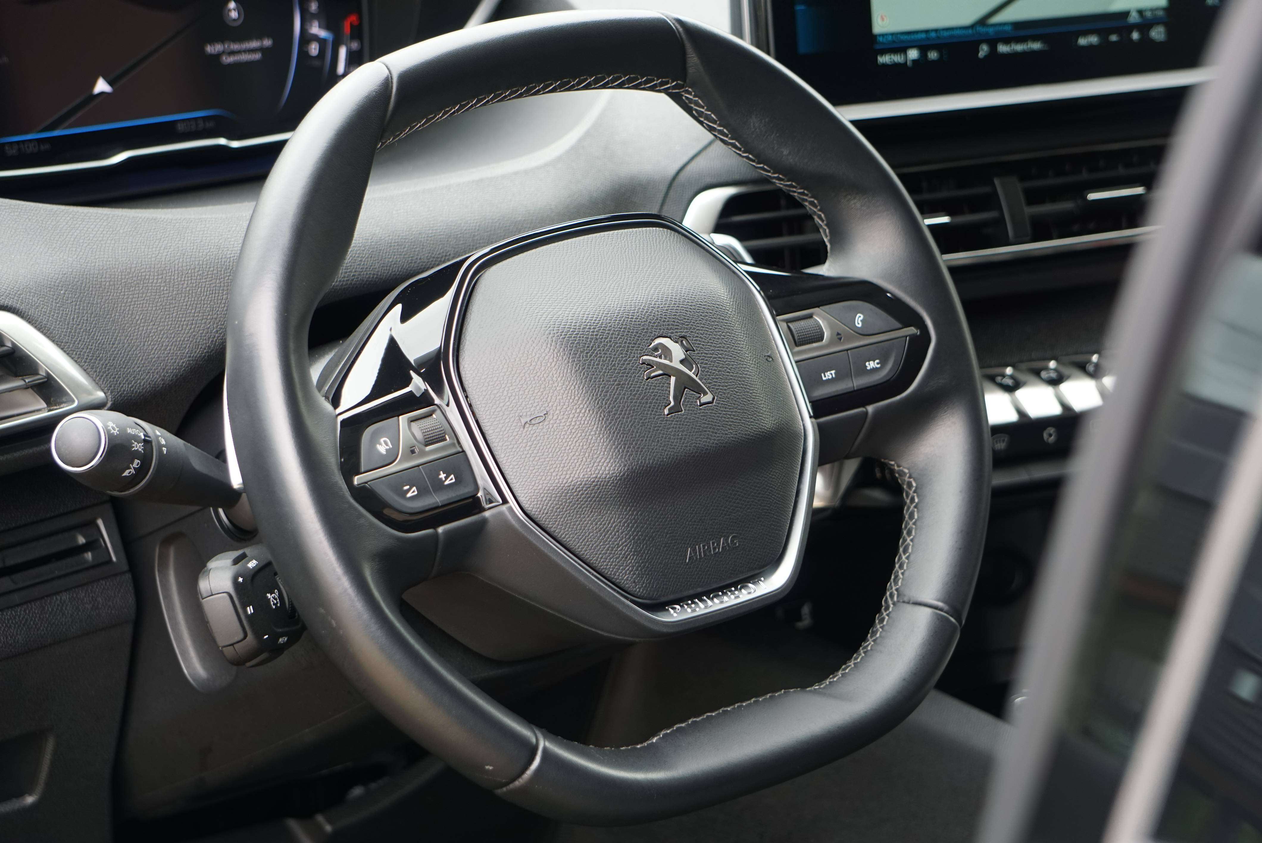Peugeot 3008 1.2 / 1er MAIN DISTRI OK COCKPIT NAVI-CAMERA FULL