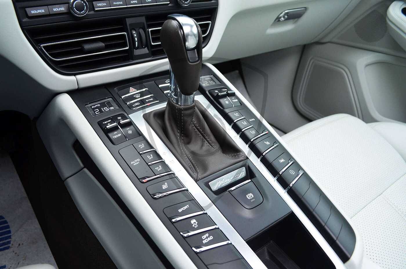 Porsche Macan Macan 2.0 Turbo PDK * PANO * 14 WAY SEATS * TOW-BAR * CAMERA