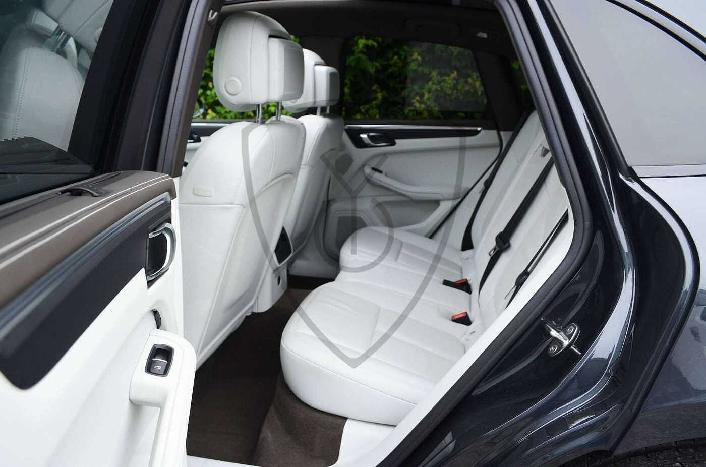 Porsche Macan Macan 2.0 Turbo PDK * PANO * 14 WAY SEATS * TOW-BAR * CAMERA