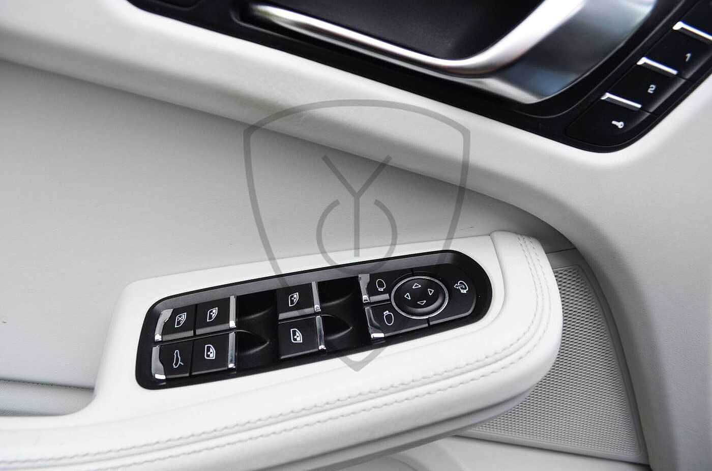 Porsche Macan Macan 2.0 Turbo PDK * PANO * 14 WAY SEATS * TOW-BAR * CAMERA