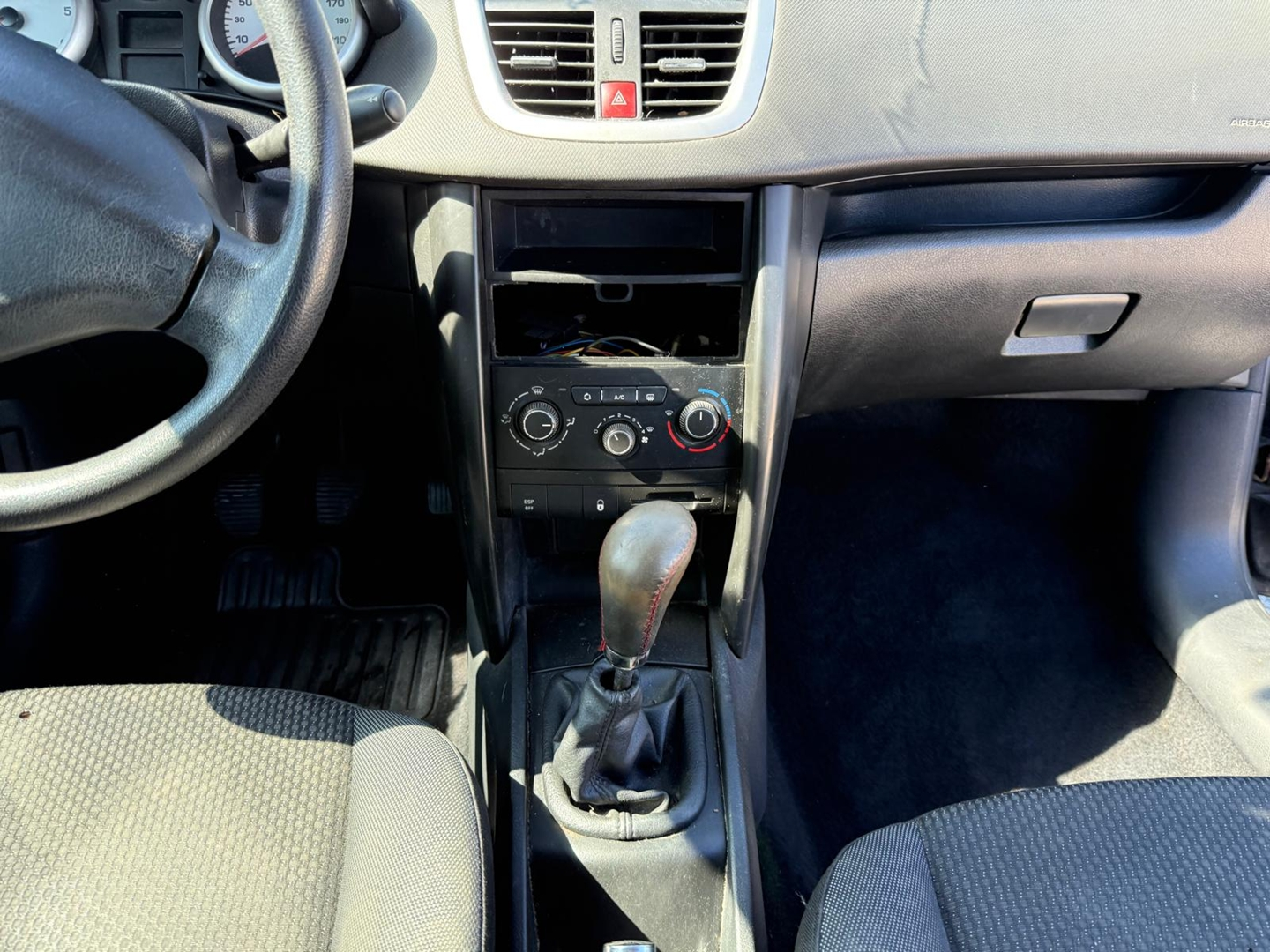 Peugeot 207 1.4 HDI70 PREMIUM 3P
