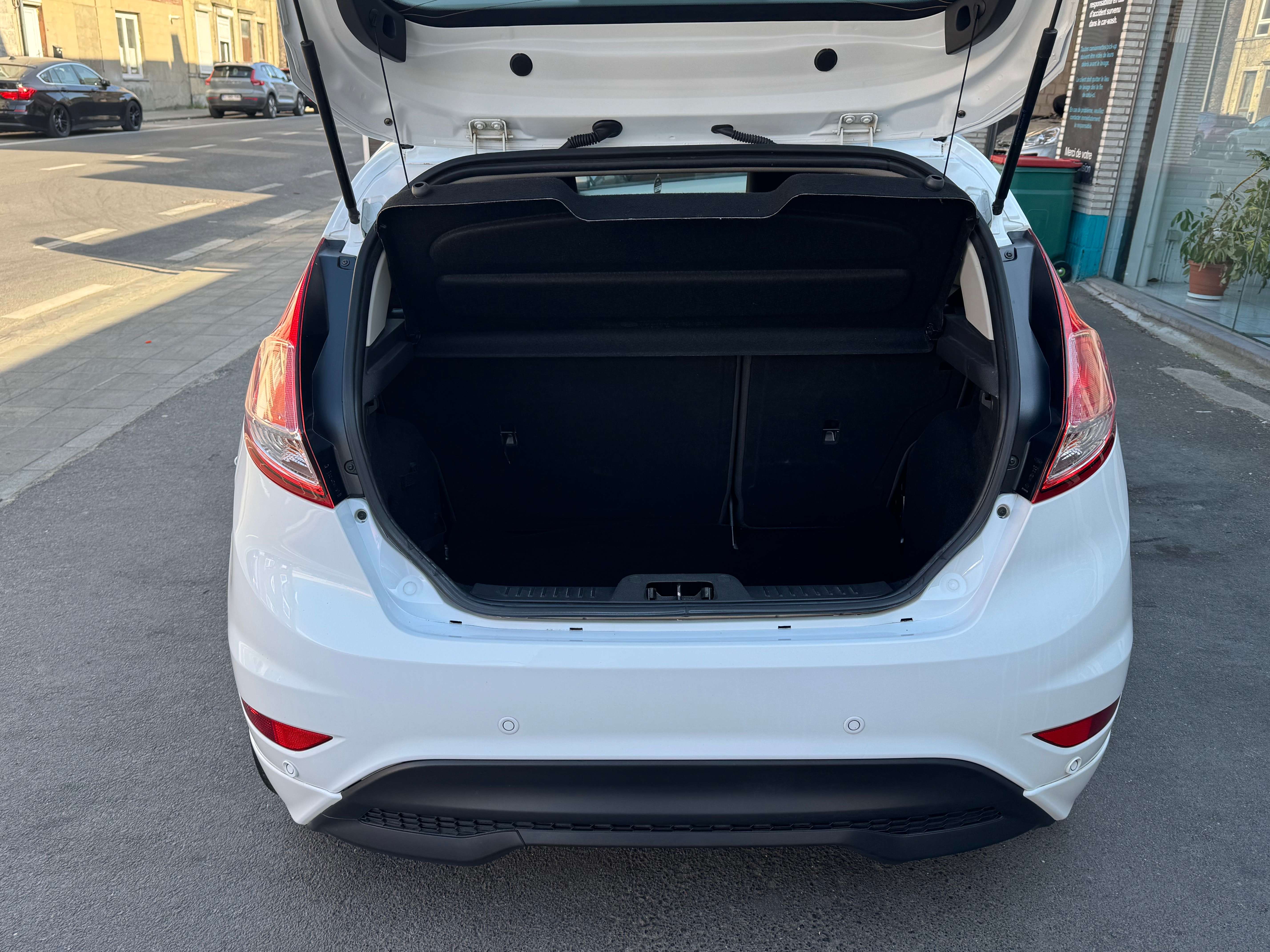 Ford Fiesta 1.5 TDCi Edition St Led Jante Gps Radar De recule Regulateur de vitesses Carnet Euro6B Tres Propre