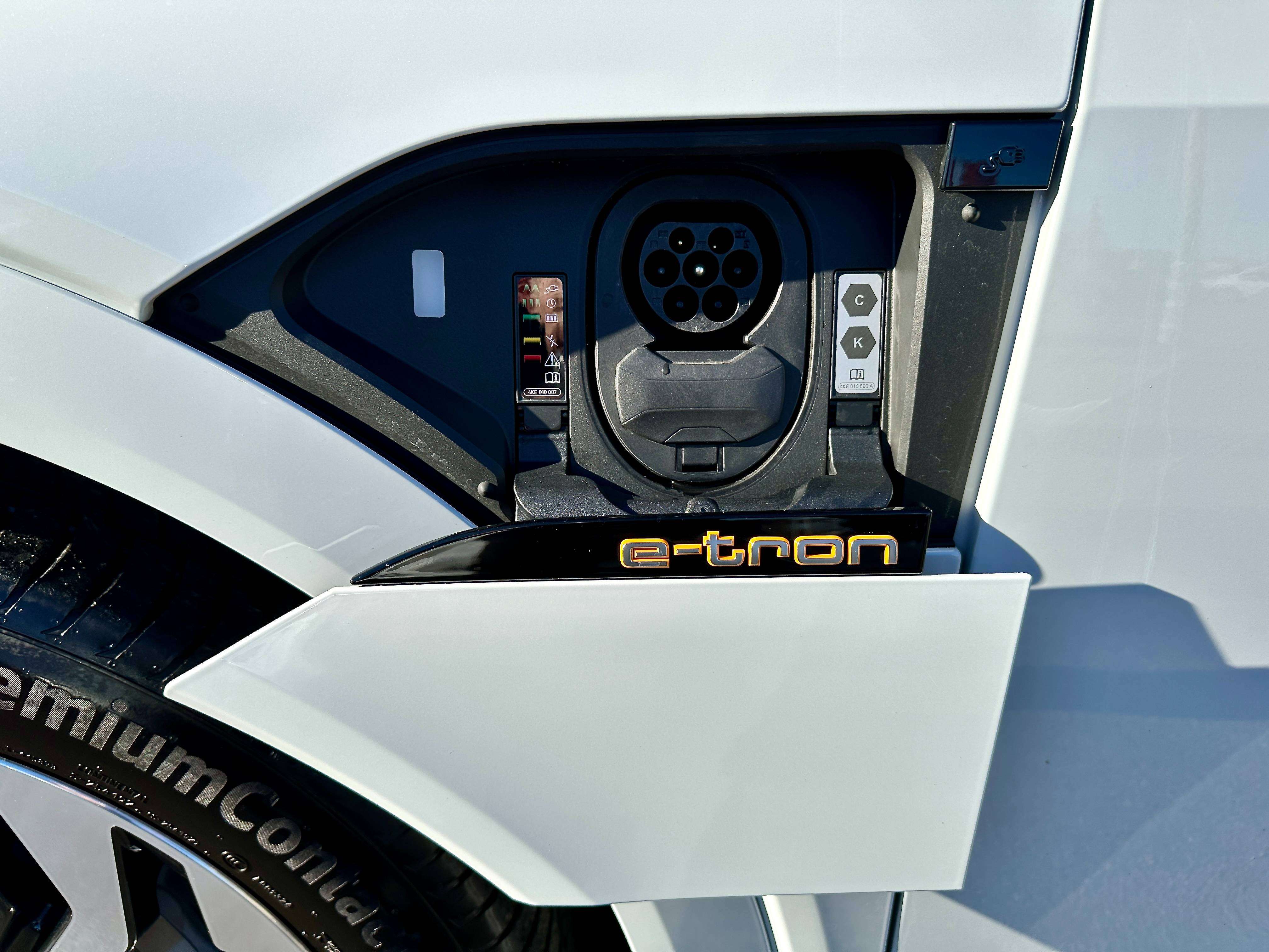 Audi e-tron Quattro 2x S line Black line*