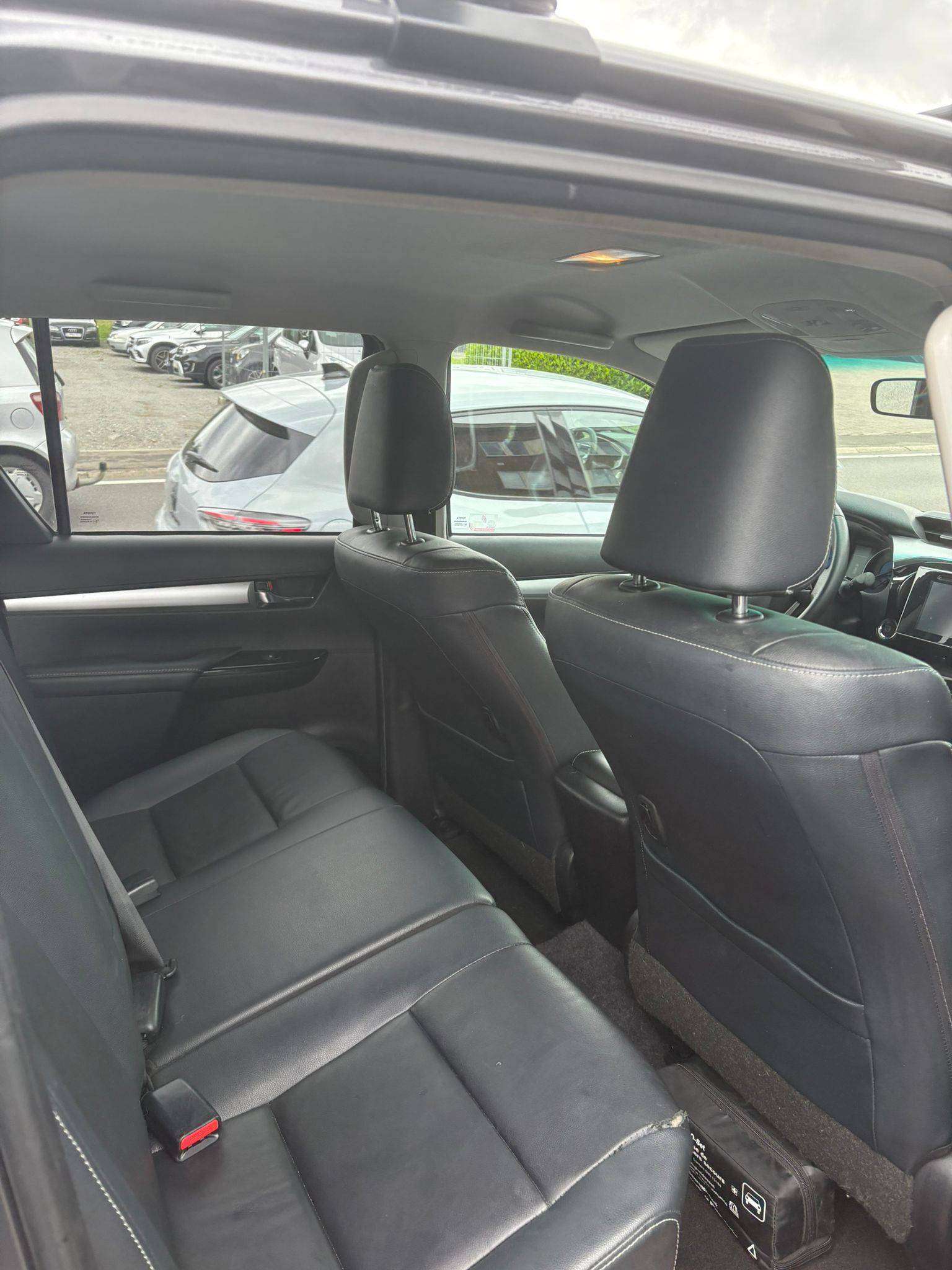 Toyota Hilux 2.4/4WD/33.000 Netto Lounge/1 Owner/20.000 Km/Full Toyota Service