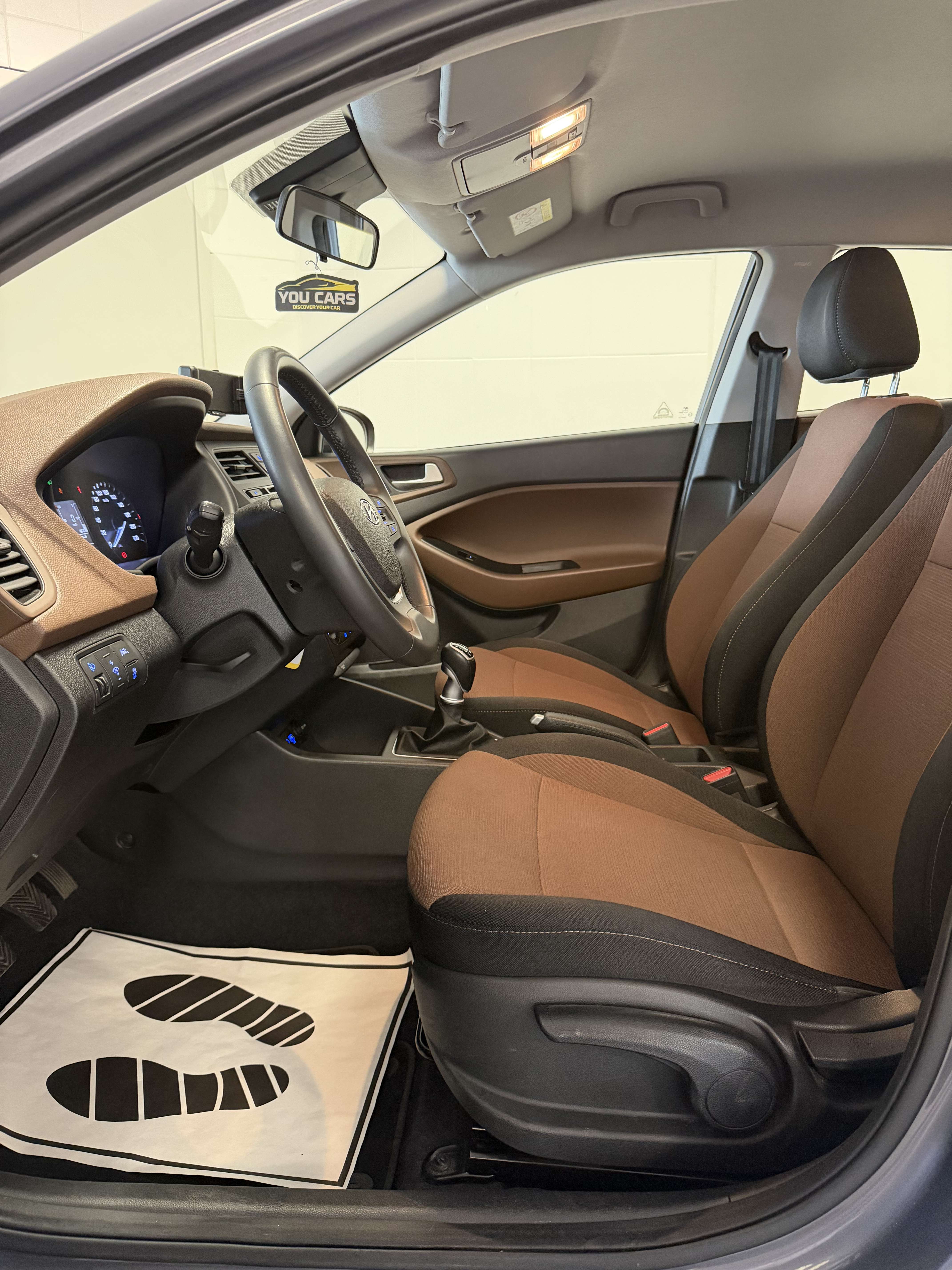 Hyundai i20 1.4i Intro Edition 1 Jaar Garantie
