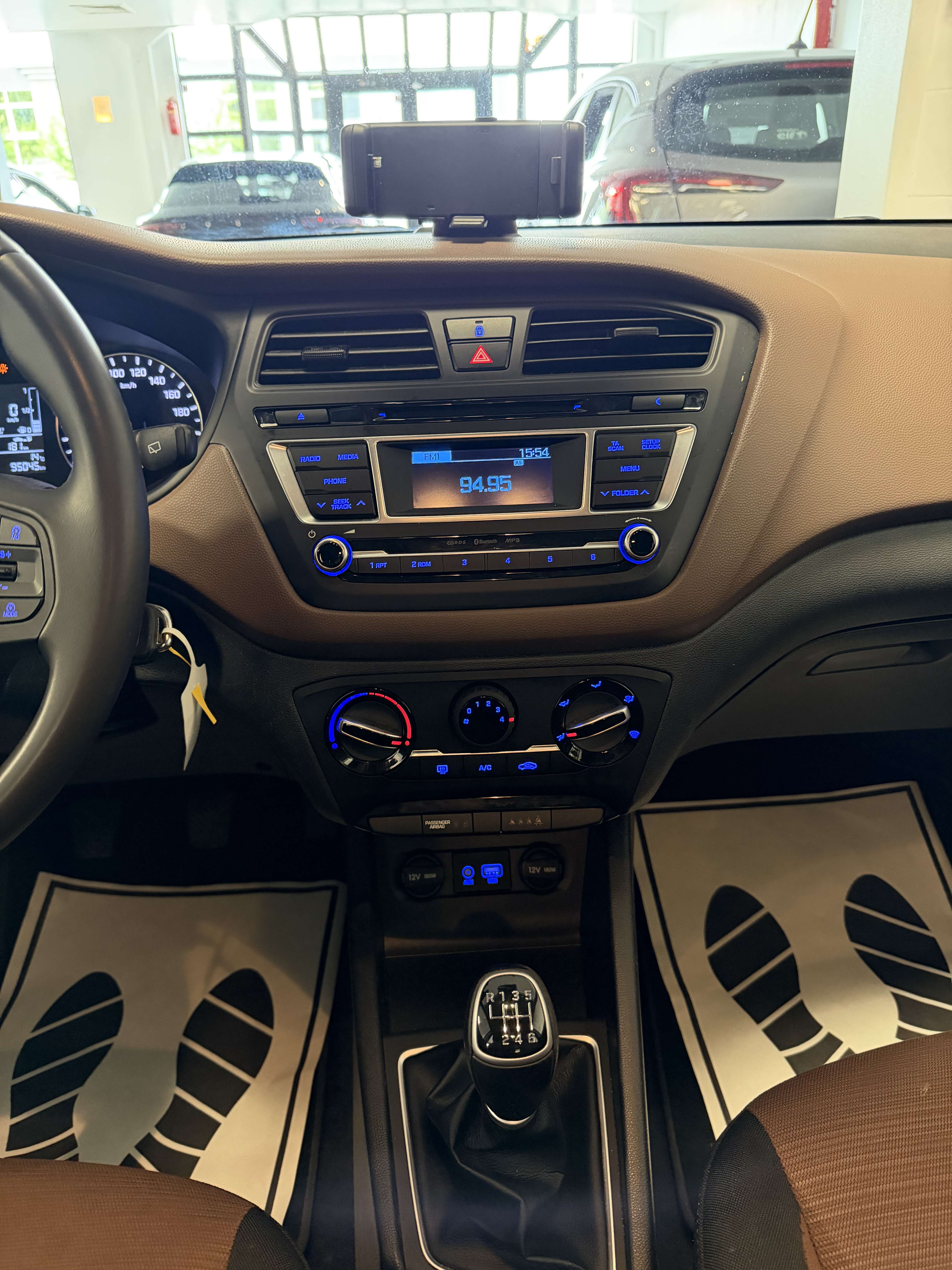 Hyundai i20 1.4i Intro Edition 1 Jaar Garantie
