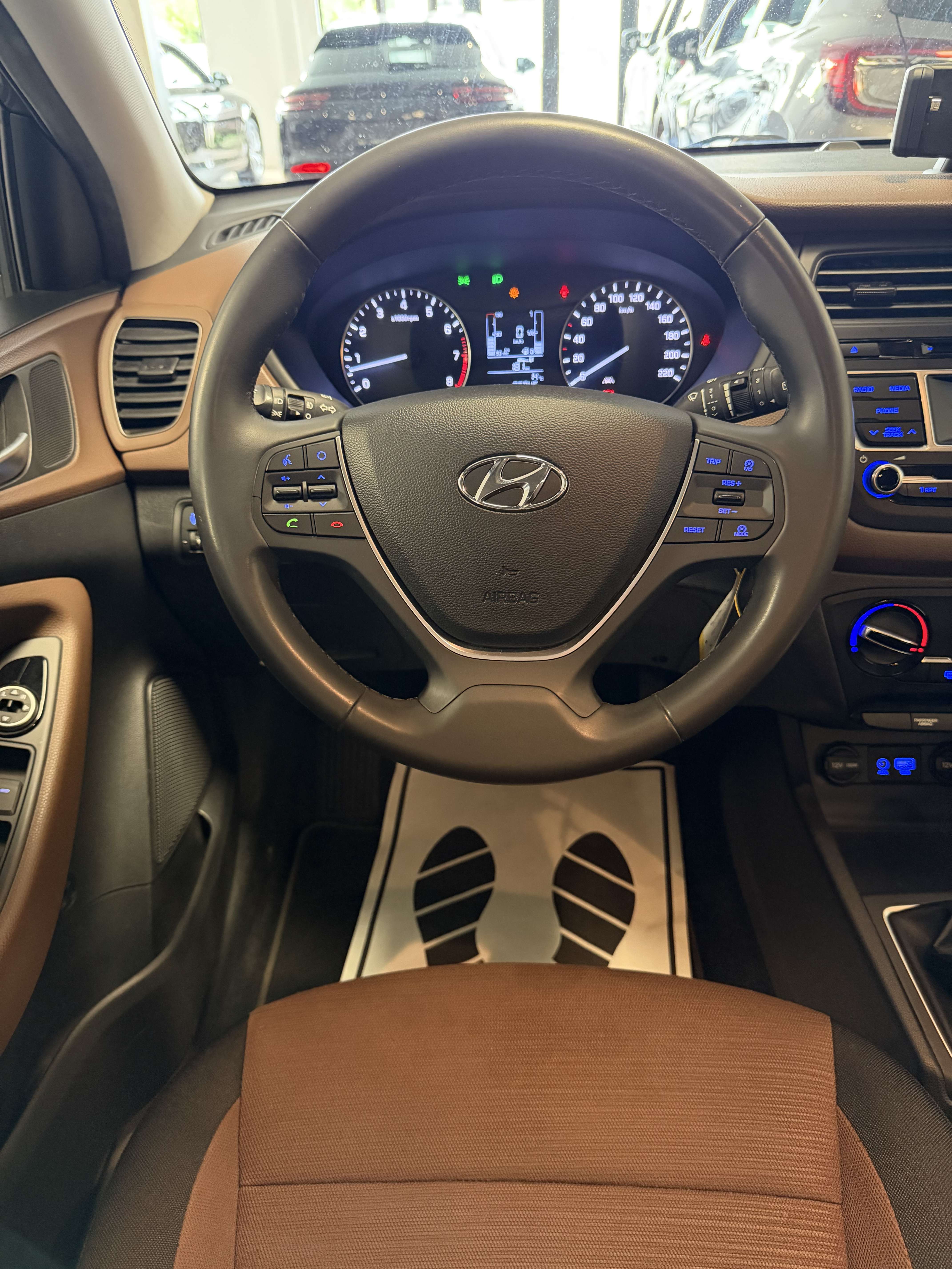 Hyundai i20 1.4i Intro Edition 1 Jaar Garantie