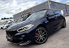 BMW 118 iA Pack M Sport COLEUR INDIVIDUAL BLUE POZZI/PANO/FULL LED/SPORT SEATS/KEYLESS/COCKPIT thumbnail
