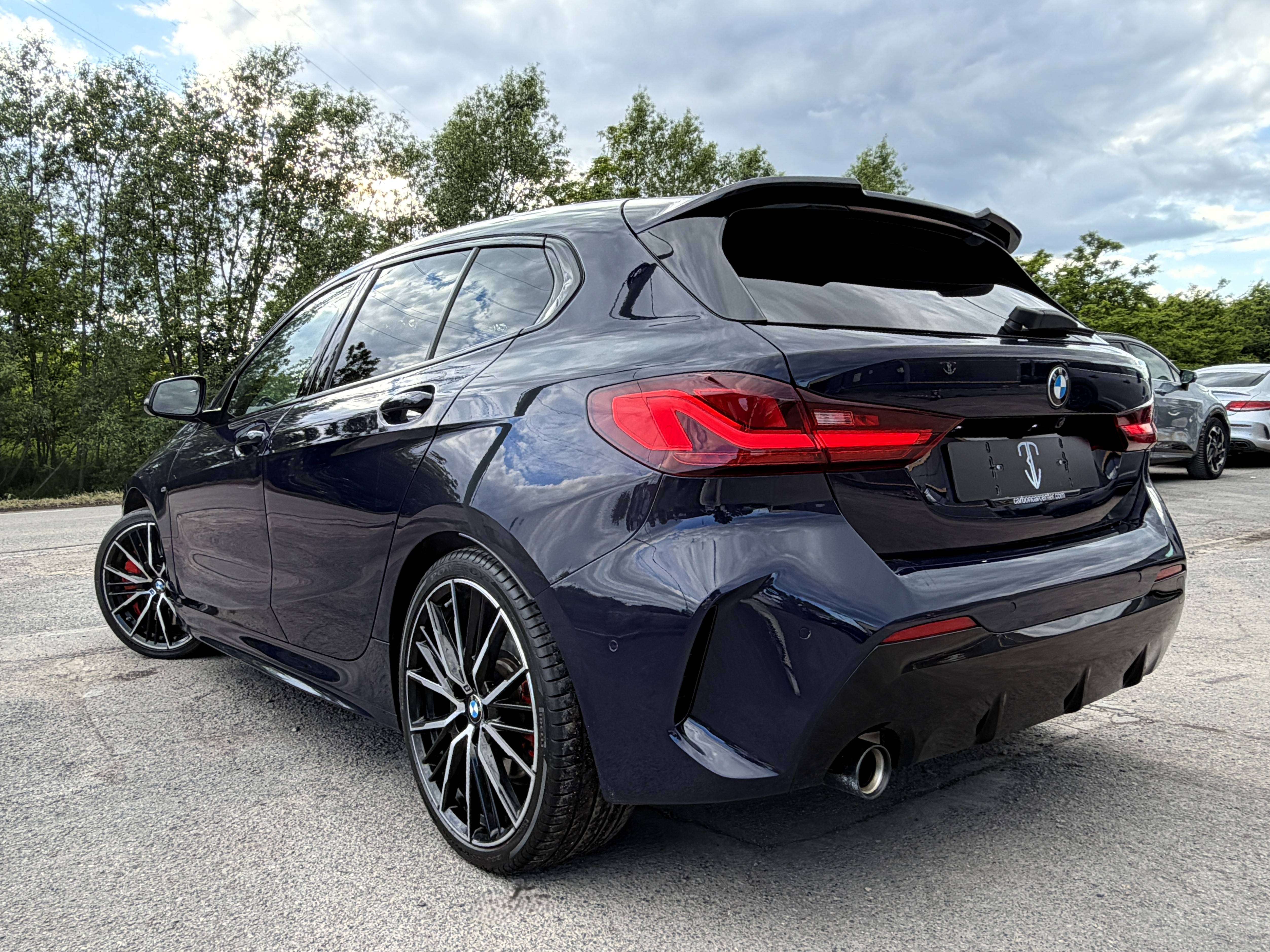 BMW 118 iA Pack M Sport COLEUR INDIVIDUAL BLUE POZZI/PANO/FULL LED/SPORT SEATS/KEYLESS/COCKPIT