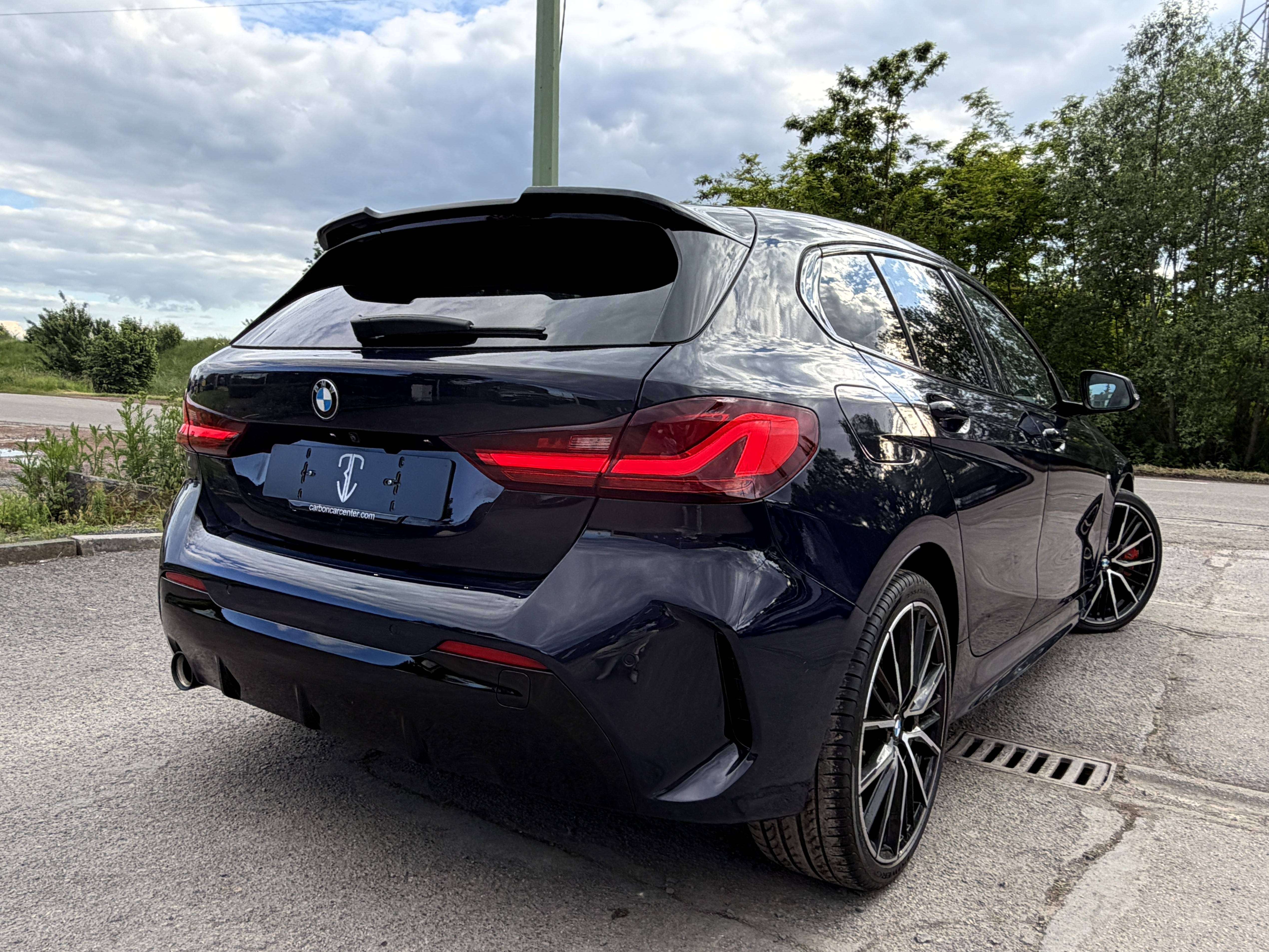 BMW 118 iA Pack M Sport COLEUR INDIVIDUAL BLUE POZZI/PANO/FULL LED/SPORT SEATS/KEYLESS/COCKPIT