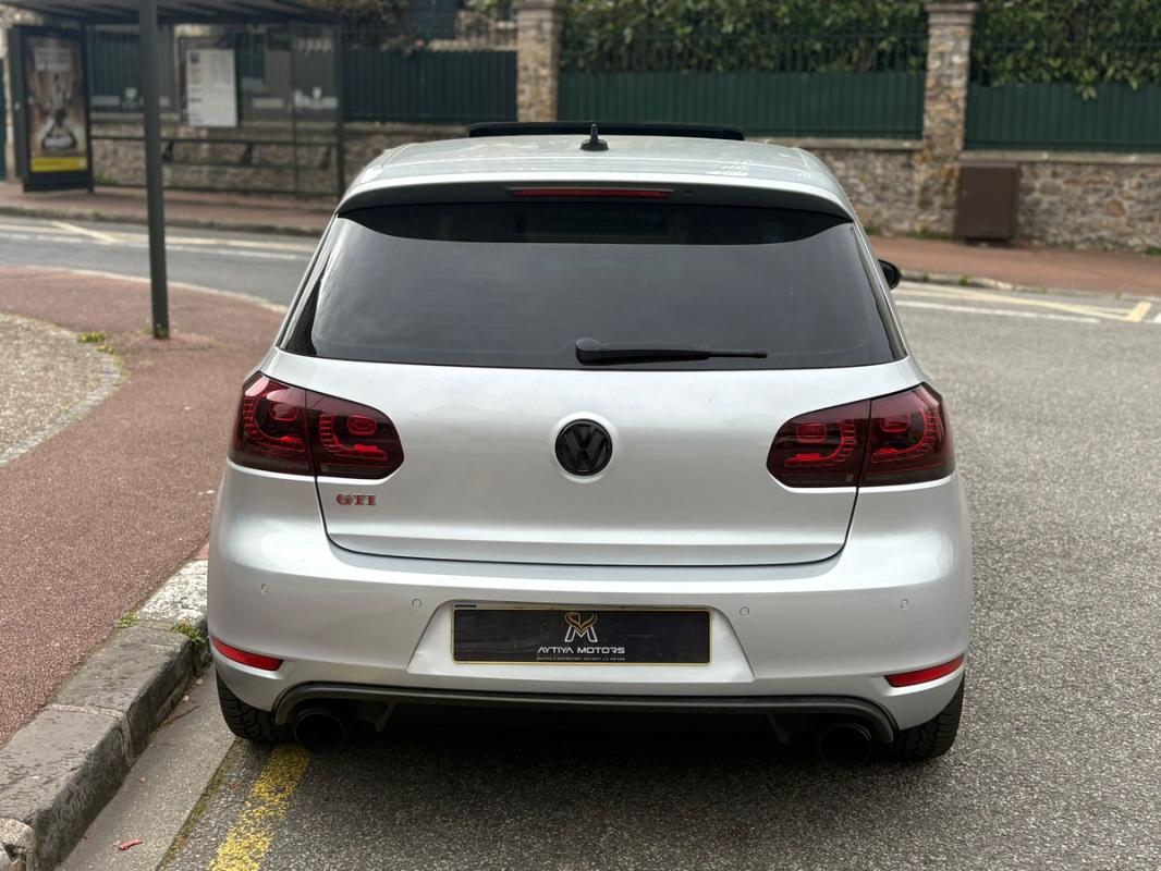 Volkswagen Golf 6 GTI phase 1 - 210 cv Boite DSG 7