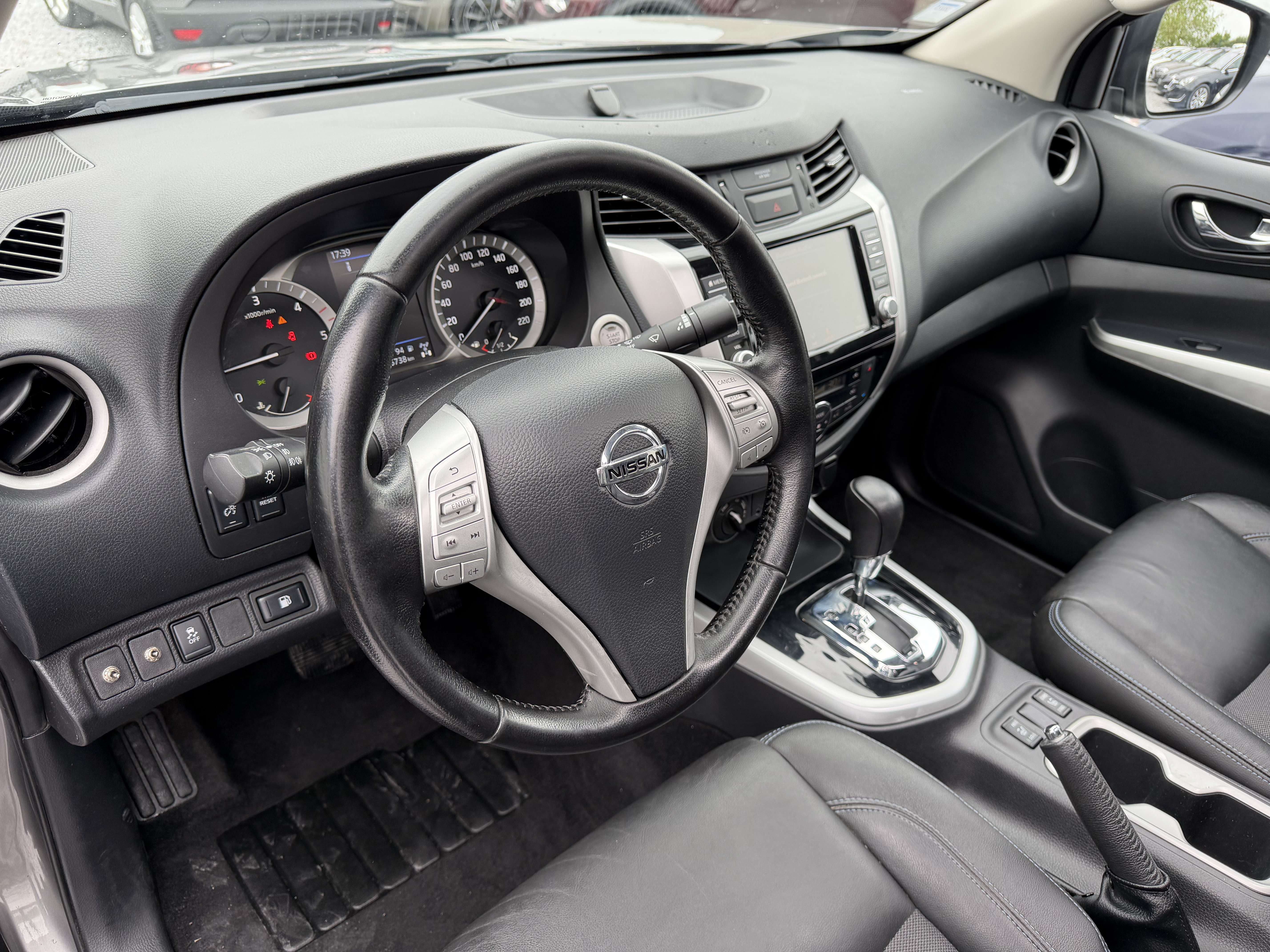 Nissan Navara 2.3 dCi 4WD - Hard Top - Automatique - Toit ouvran