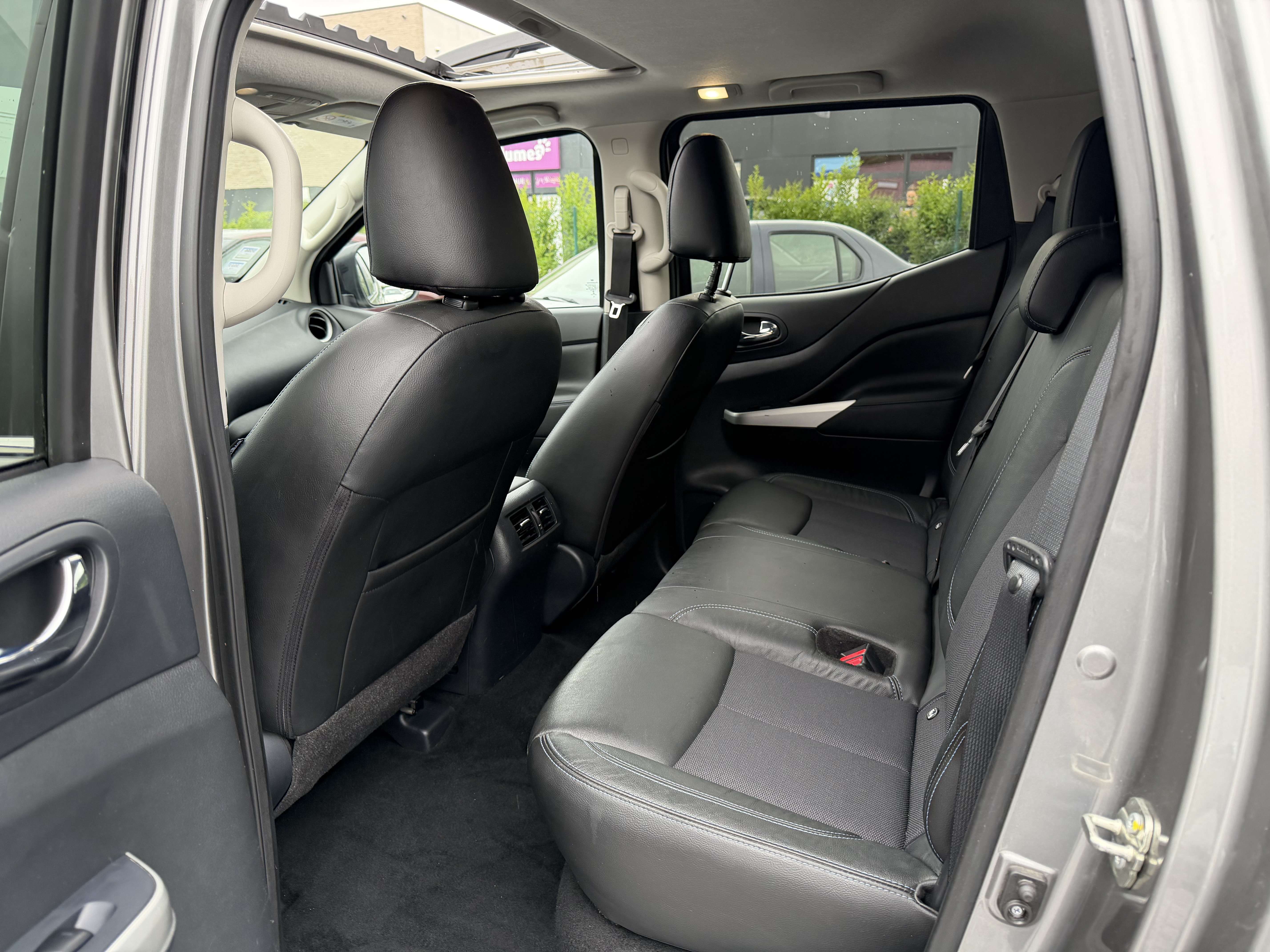 Nissan Navara 2.3 dCi 4WD - Hard Top - Automatique - Toit ouvran