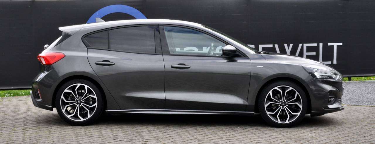 Ford Focus 1.0 ST LINE CRUISECONTROL CAMERA ZETEL EN STUUVERWARMING