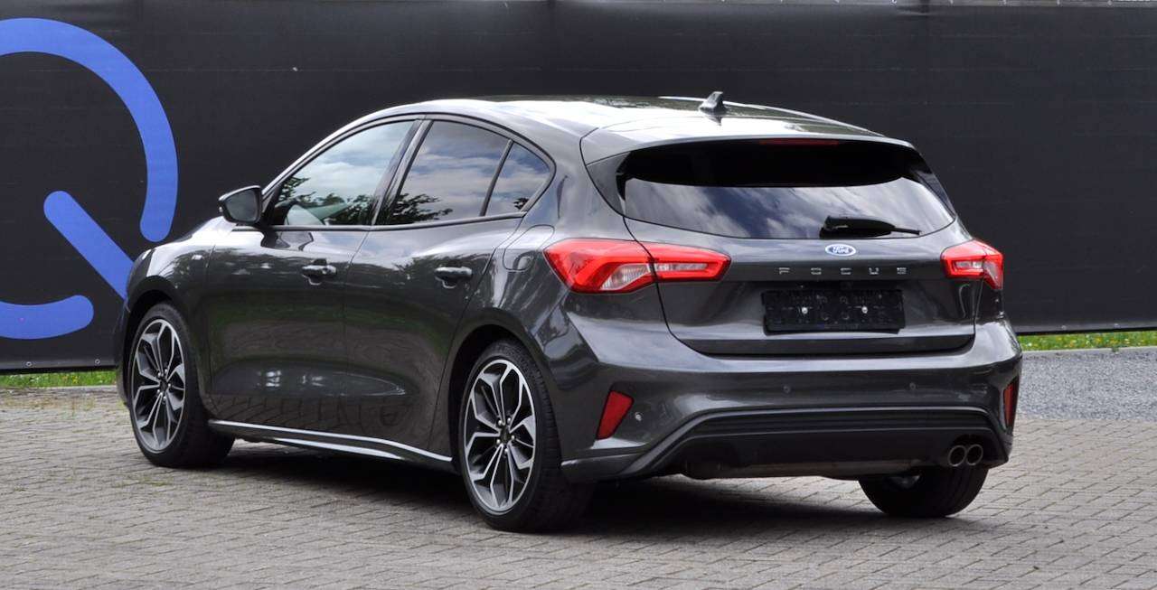 Ford Focus 1.0 ST LINE CRUISECONTROL CAMERA ZETEL EN STUUVERWARMING
