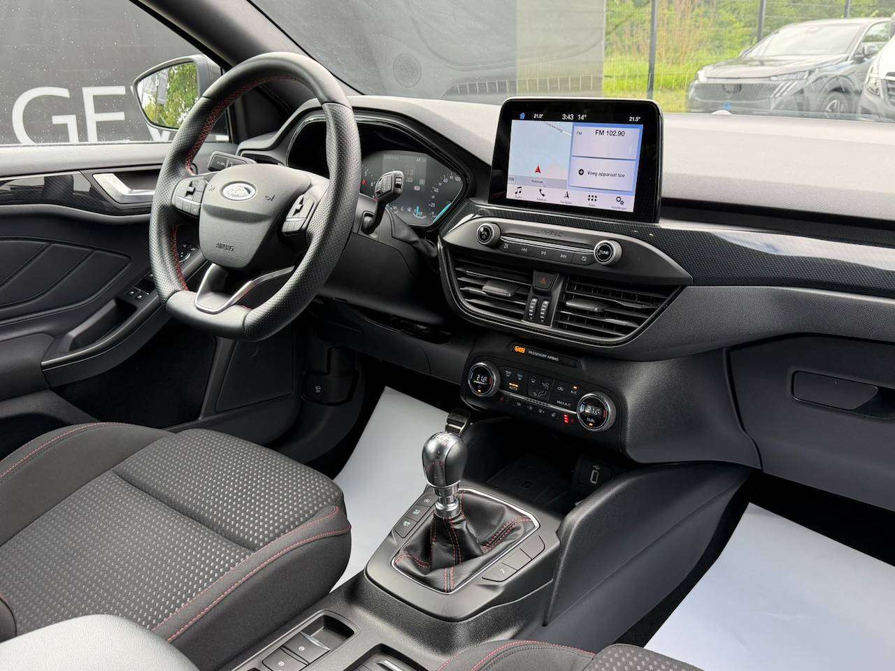 Ford Focus 1.0 ST LINE CRUISECONTROL CAMERA ZETEL EN STUUVERWARMING