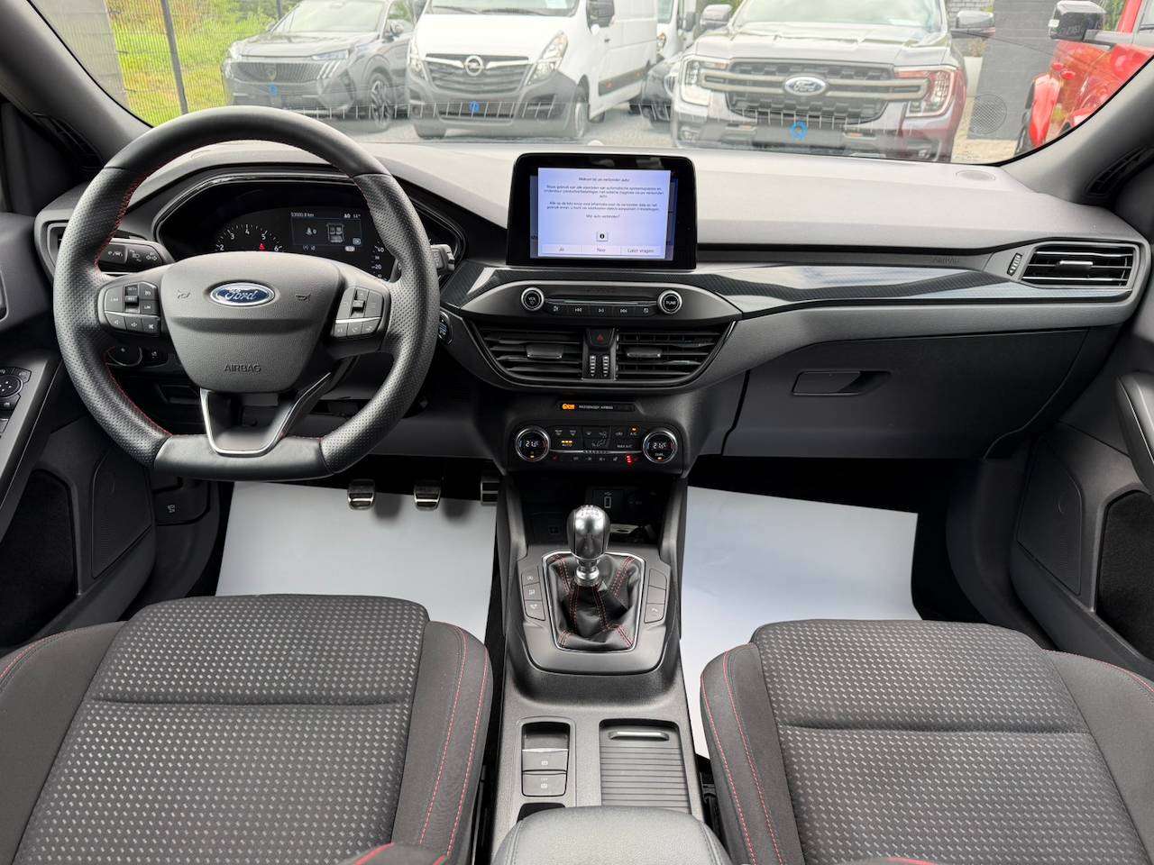 Ford Focus 1.0 ST LINE CRUISECONTROL CAMERA ZETEL EN STUUVERWARMING