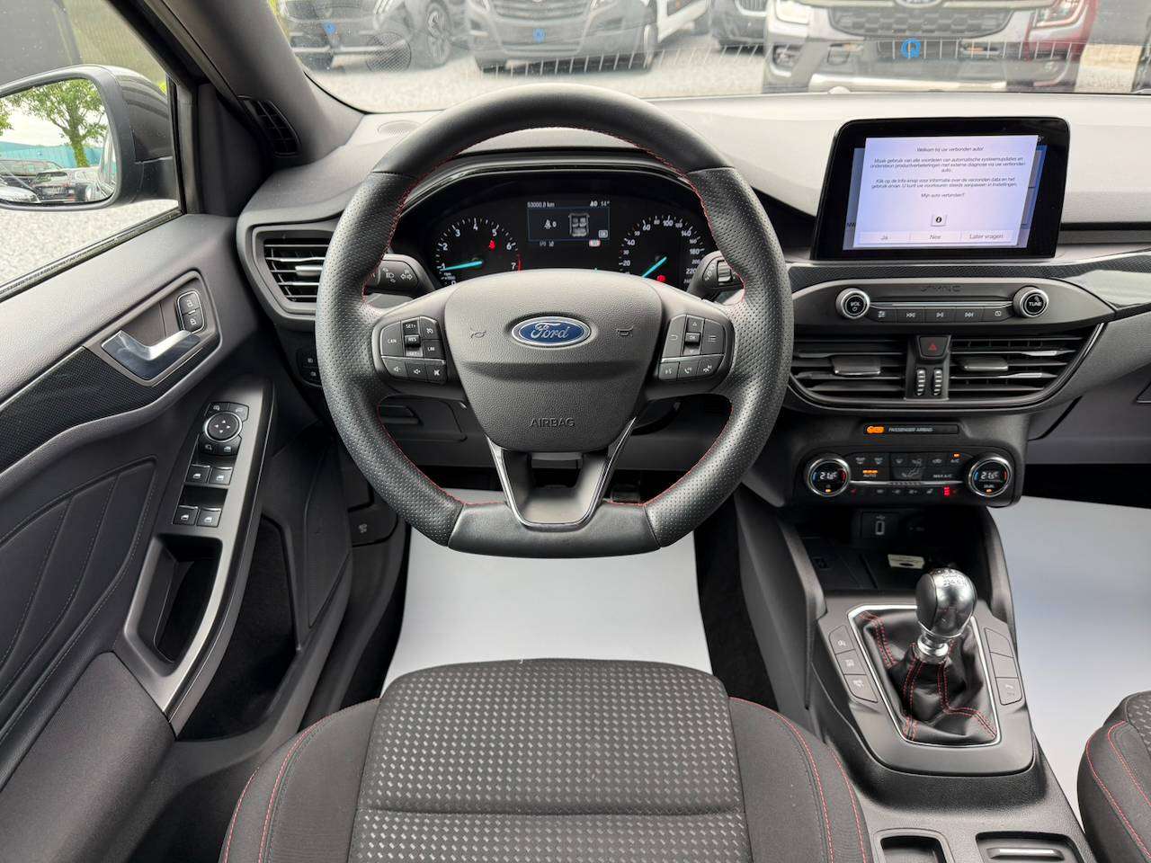 Ford Focus 1.0 ST LINE CRUISECONTROL CAMERA ZETEL EN STUUVERWARMING