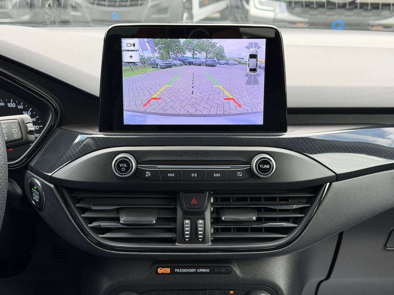 Ford Focus 1.0 ST LINE CRUISECONTROL CAMERA ZETEL EN STUUVERWARMING