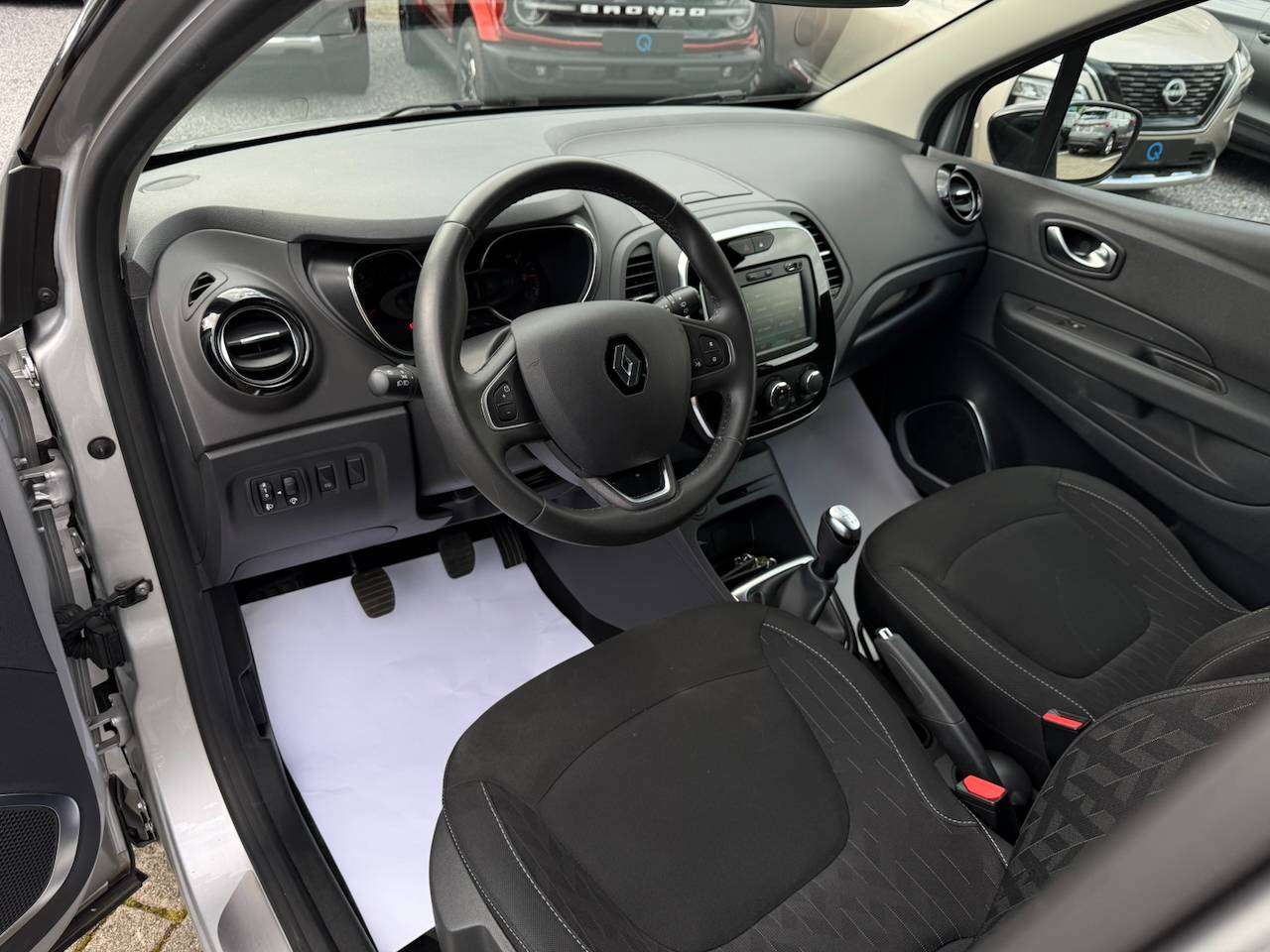 Renault Captur LIMITED AIRCO NAVI PDC KEYLESS
