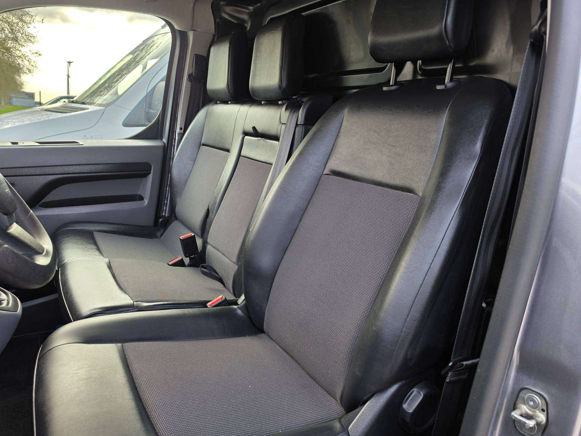 Opel Vivaro Vivaro 2.0 TD L3H1 Utilitaire 3 places . Edition S/S(EU6.2) garantie 12 mois