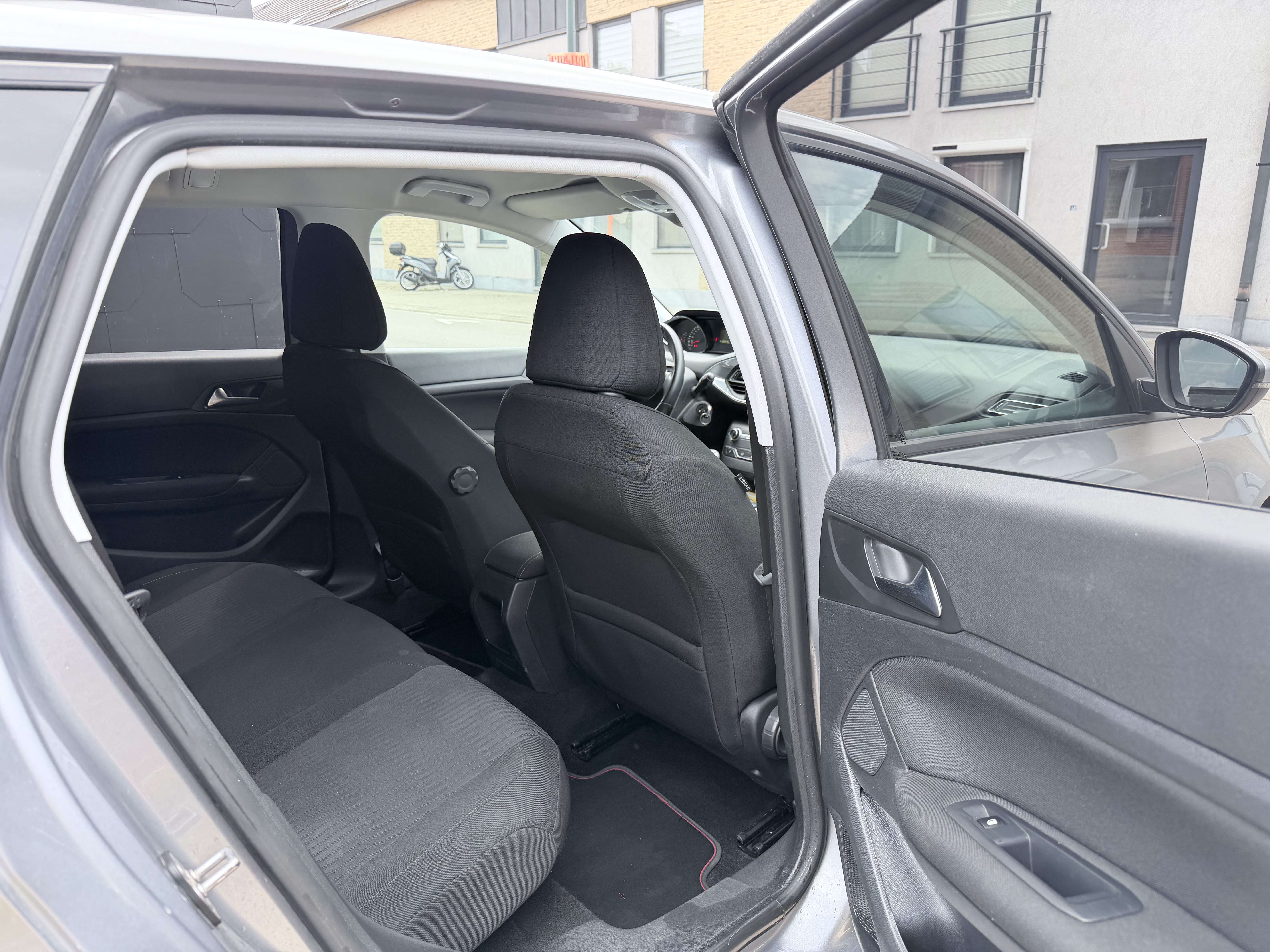 Peugeot 308 SW 1.2i Edition Style | Navi | Cruise | Airco