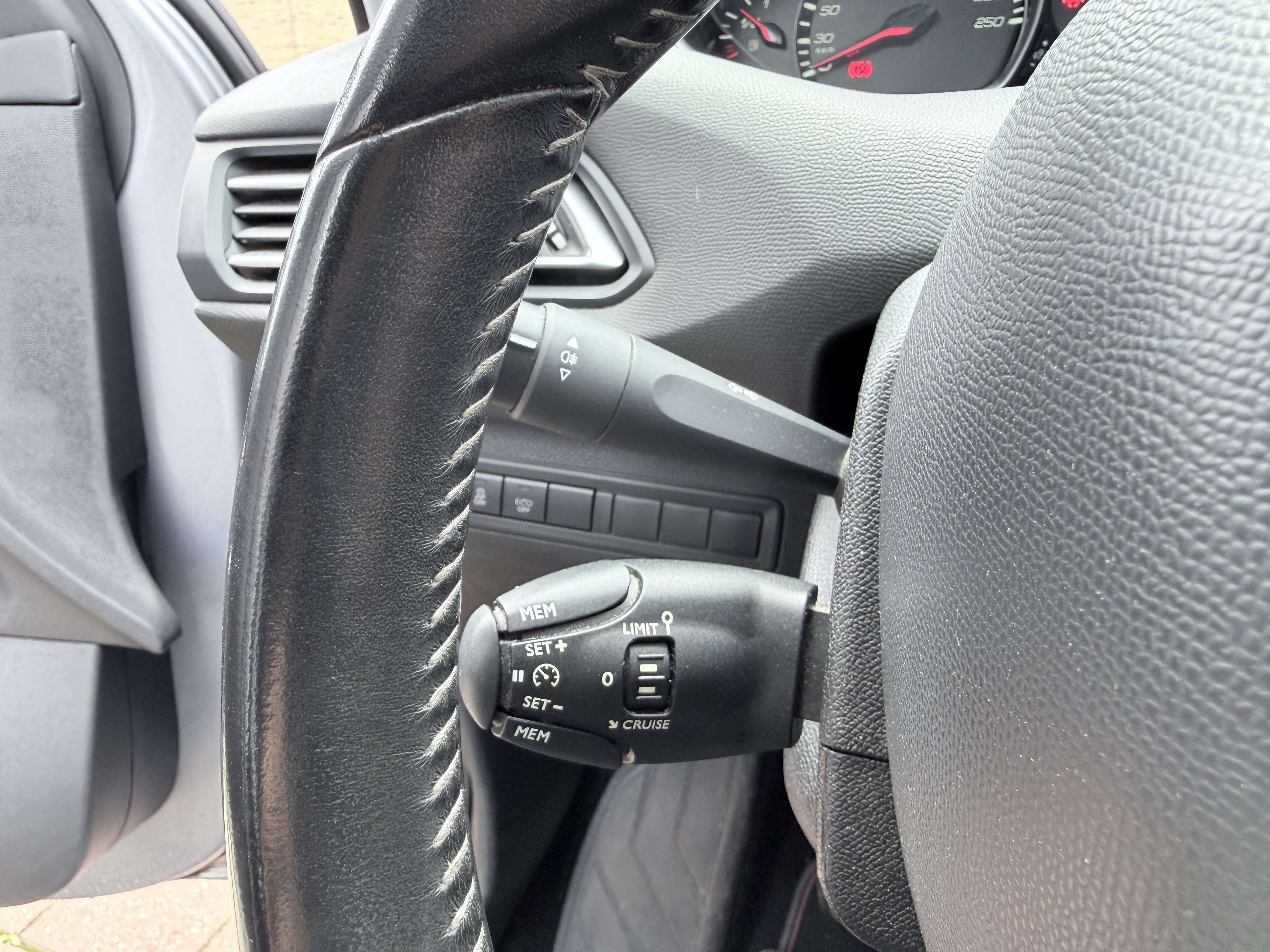 Peugeot 308 SW 1.2i Edition Style | Navi | Cruise | Airco