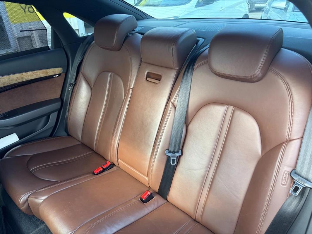 Audi A8 3.0 TDI 260 CH 2 EME MAIN - MOTEUR A CHAINE QUATTRO TOIT OUVRANT RADAR DE RECUL GPS