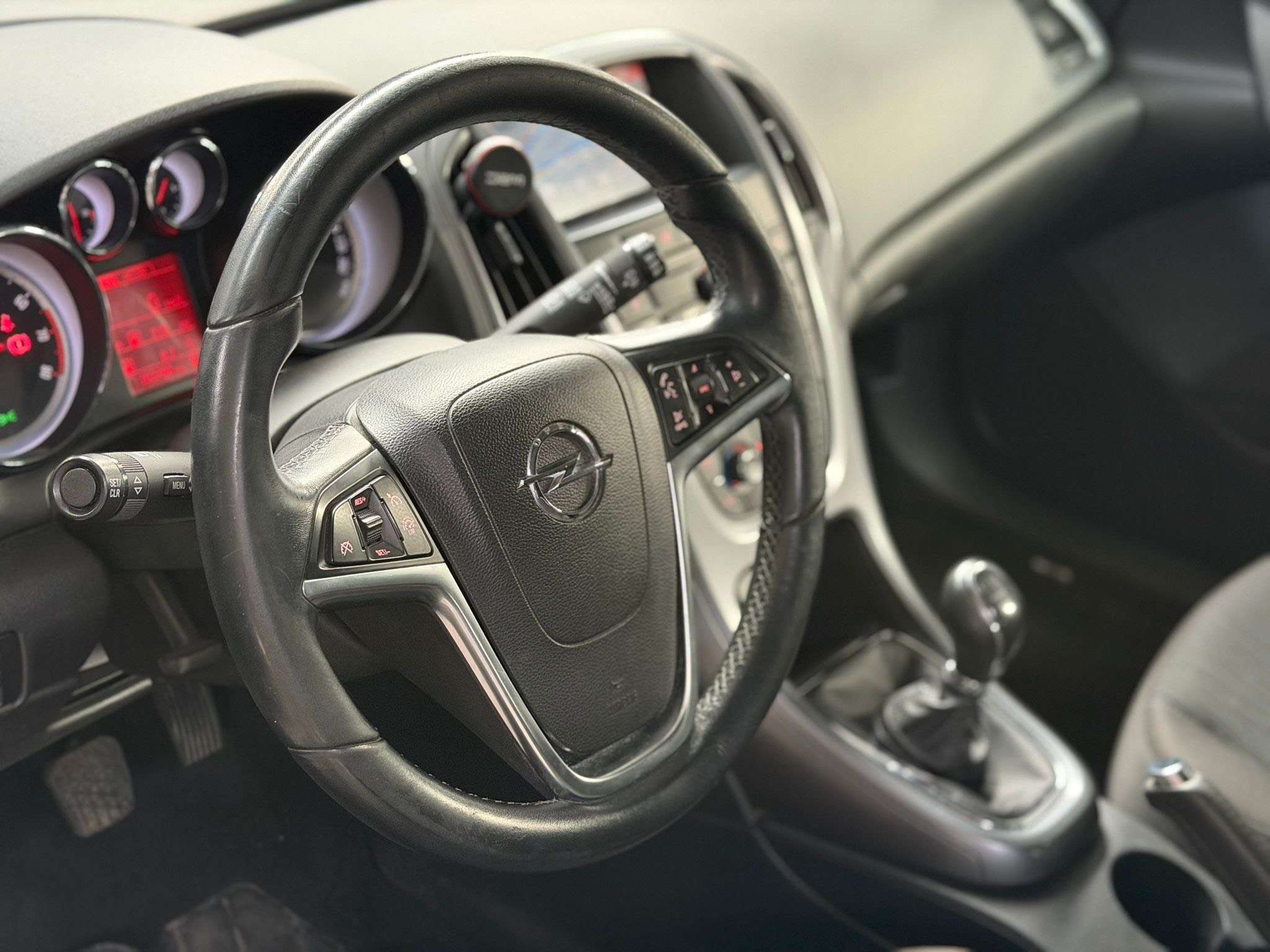 Opel Astra GTC 1.4i * GPS * CLIM * BLUETOOTH * RADAR AR * CRUISE * GARANTIE