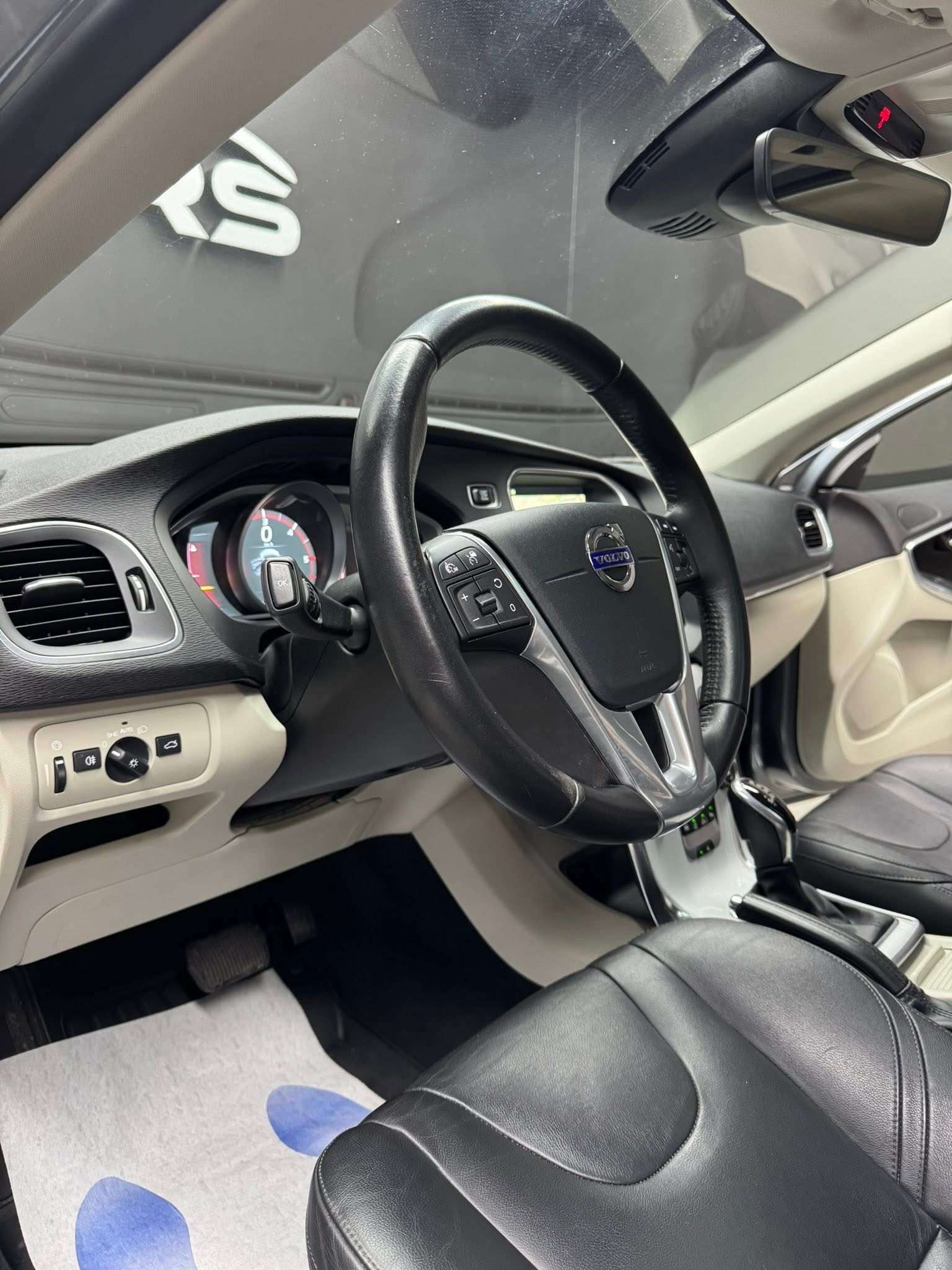 Volvo V40 V40 2.0 D2 **12 mois de garantie**