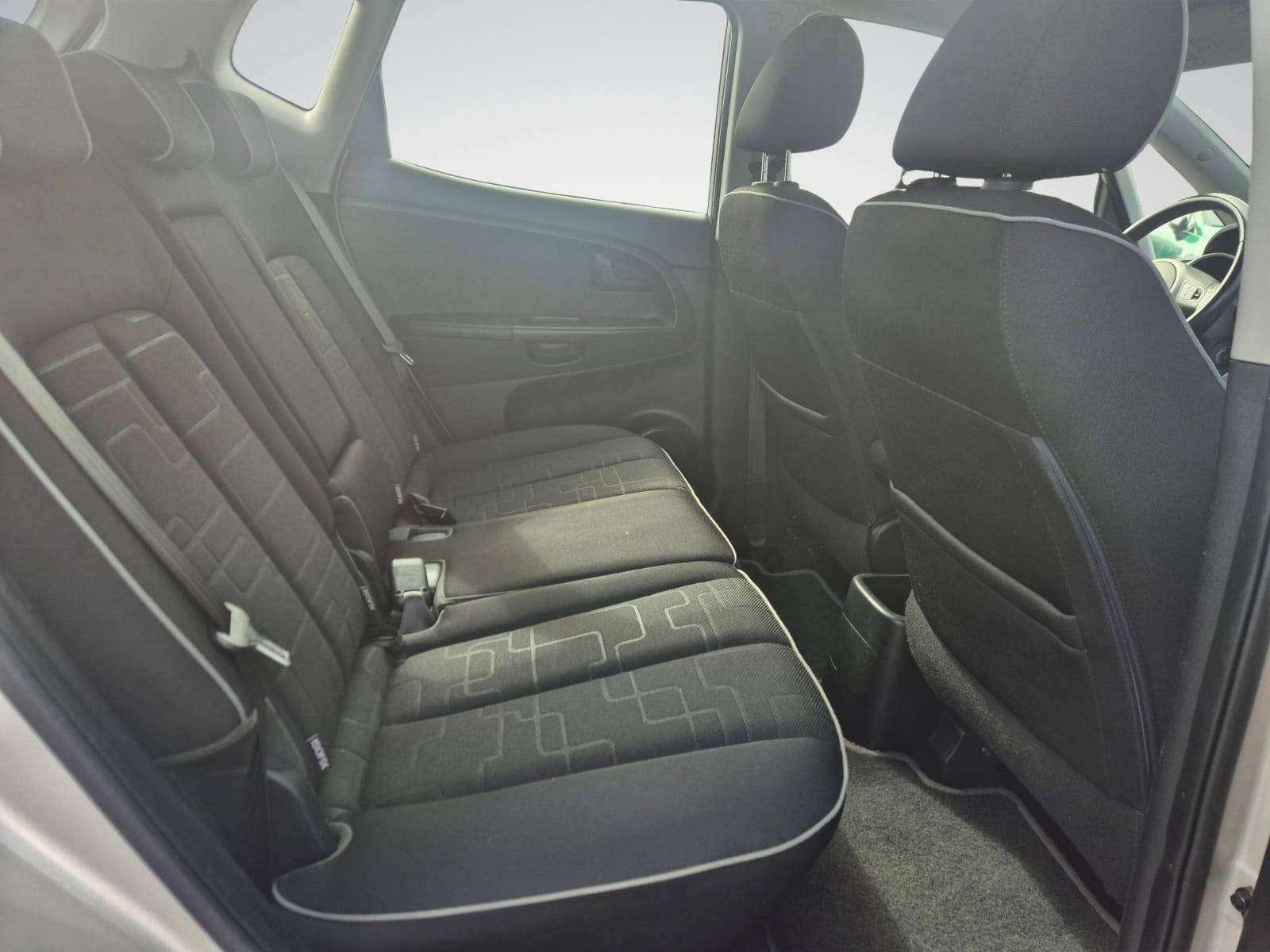 Kia Venga 1.4i Fusion ISG EcoDynamics / 55.906 km ! / Clim Auto / Capteurs Arrière / Garantie 12 mois
