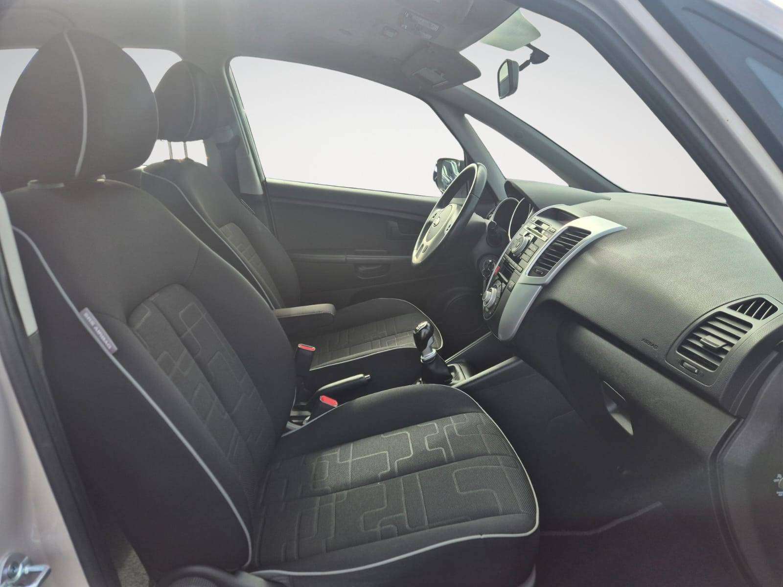 Kia Venga 1.4i Fusion ISG EcoDynamics / 55.906 km ! / Clim Auto / Capteurs Arrière / Garantie 12 mois