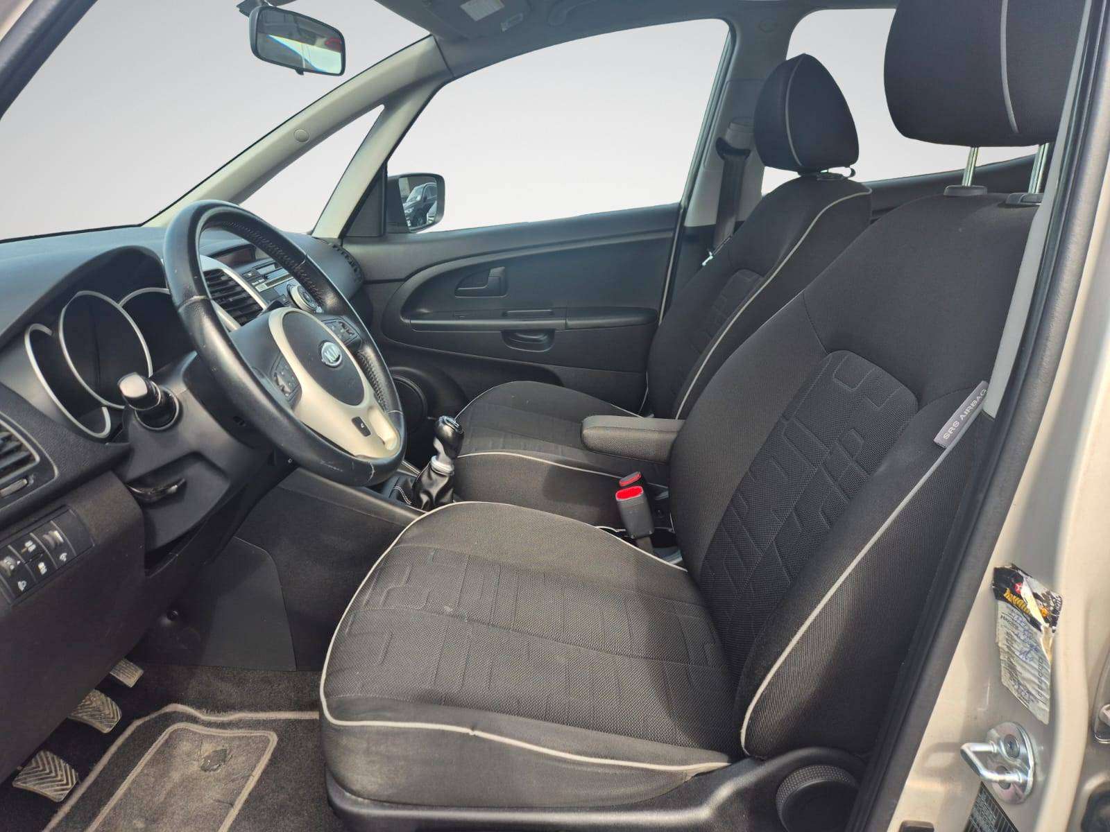 Kia Venga 1.4i Fusion ISG EcoDynamics / 55.906 km ! / Clim Auto / Capteurs Arrière / Garantie 12 mois