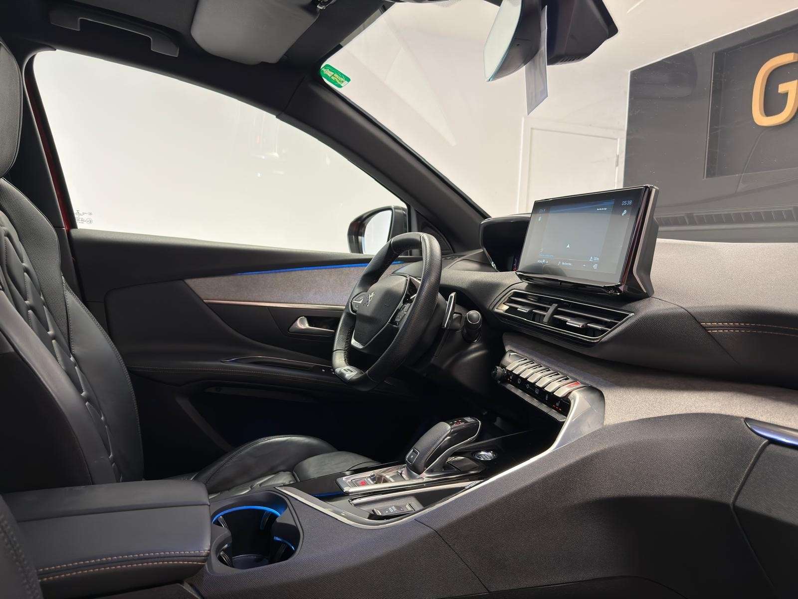 Peugeot 3008 3008 1.2 GT*BOITE-AUTO*GPS+CAMERA360*LED*TOIT-PANO