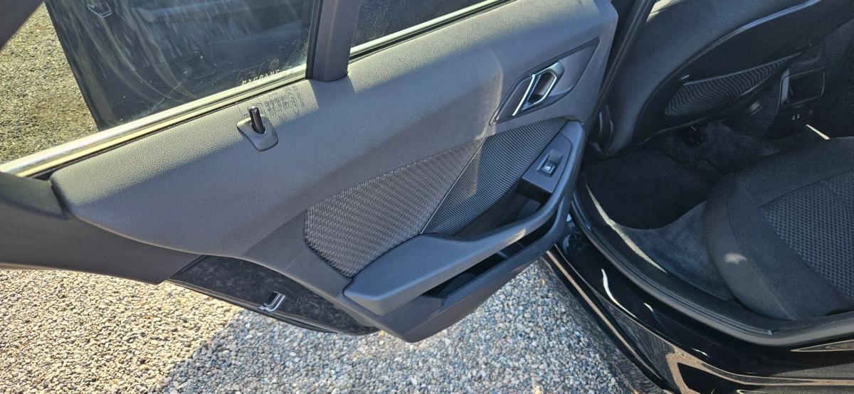 Bmw Serie 1 5 116I BVM6 BUSINESS DESIGN 13325 hors taxes! 1ére main