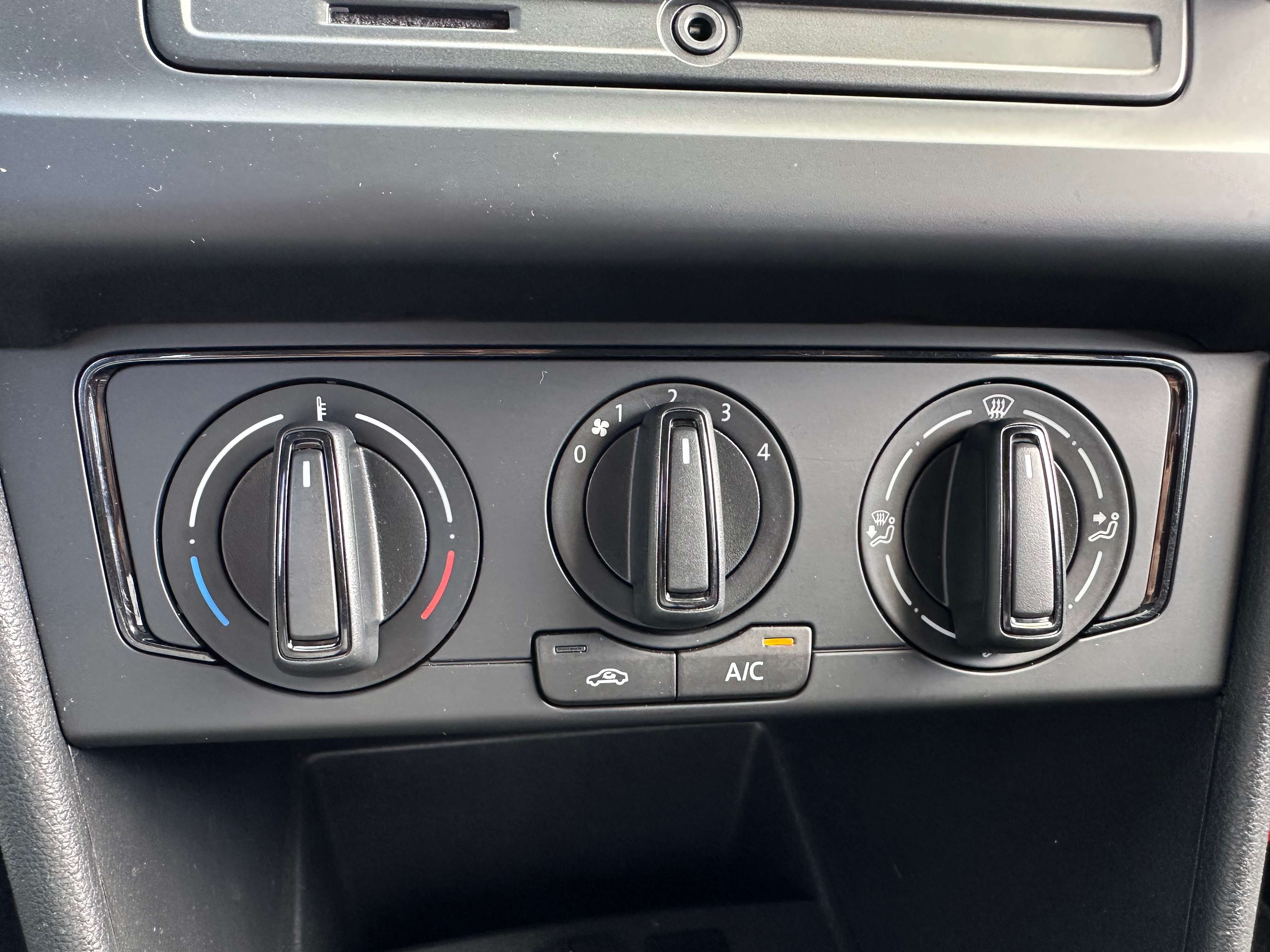 Volkswagen Polo 1.0*5 PORTES*1ER MAIN*EURO 6*AIRCO*ECRAN*GARANTIE
