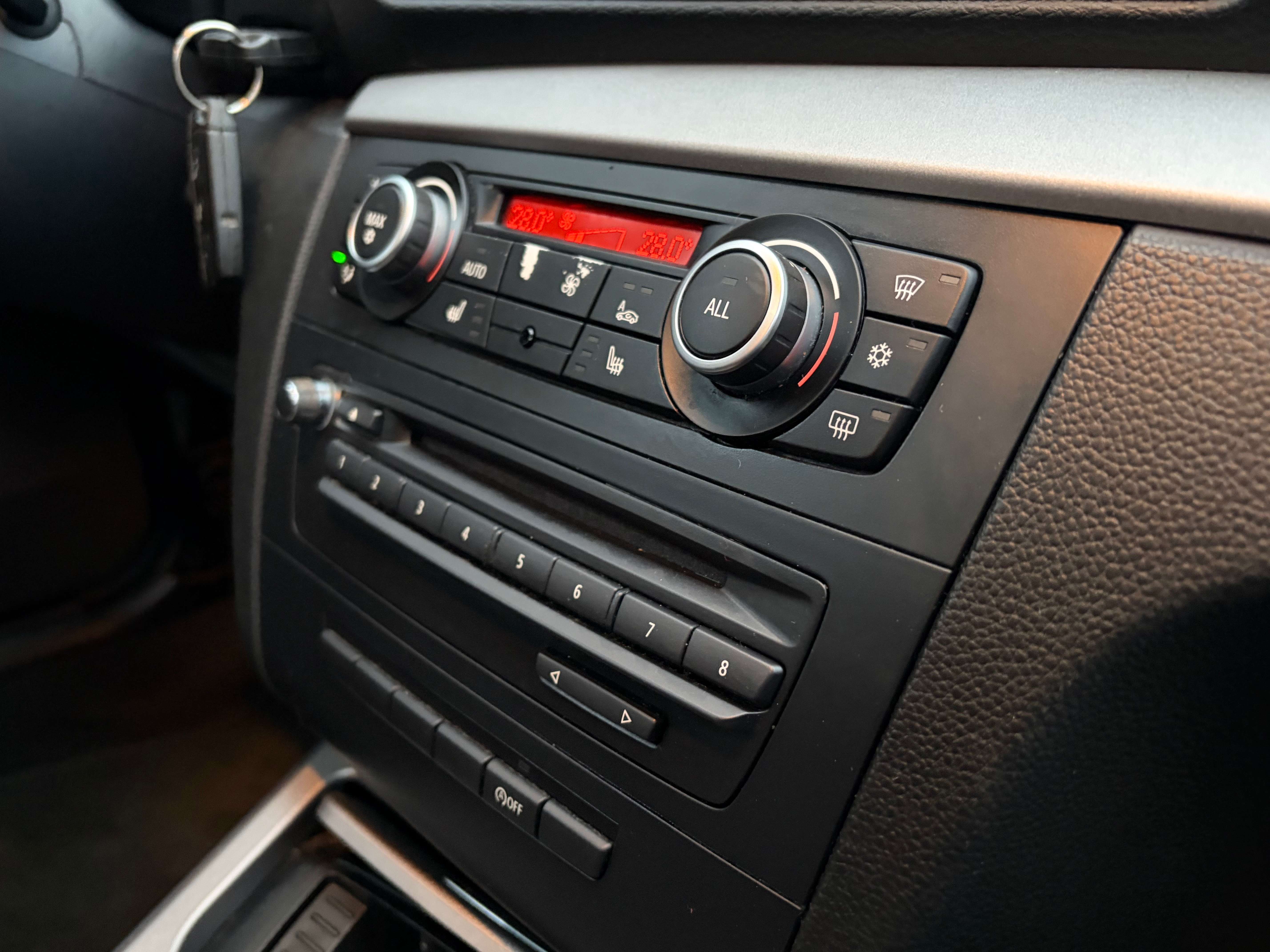 BMW 116 Xénon, GPS, toit ouvrant 1proprietaire carnet