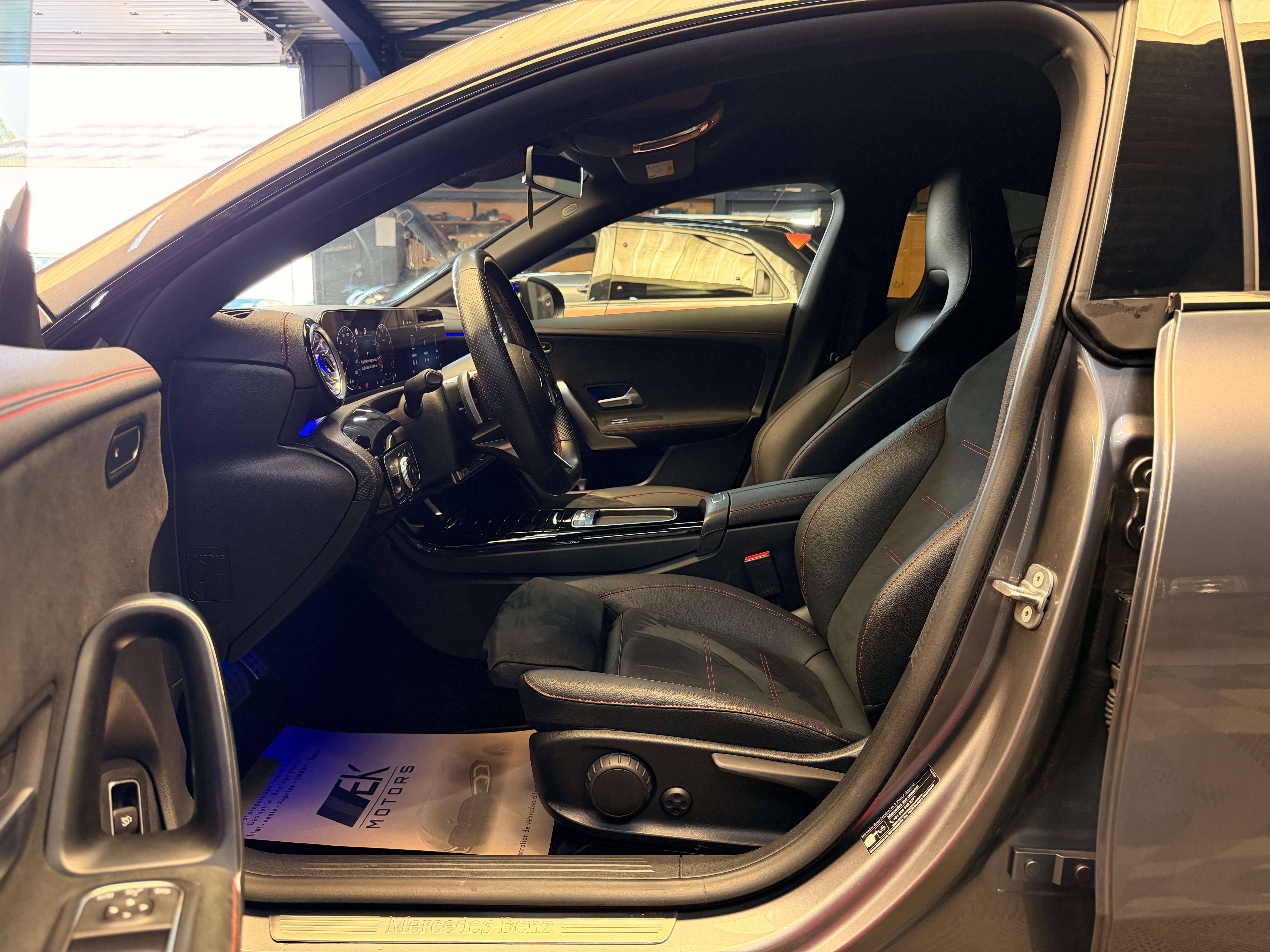 Mercedes-Benz CLA 180 °AMG°BI-XENON°NAVI PRO°NIGHT AMBIANCE