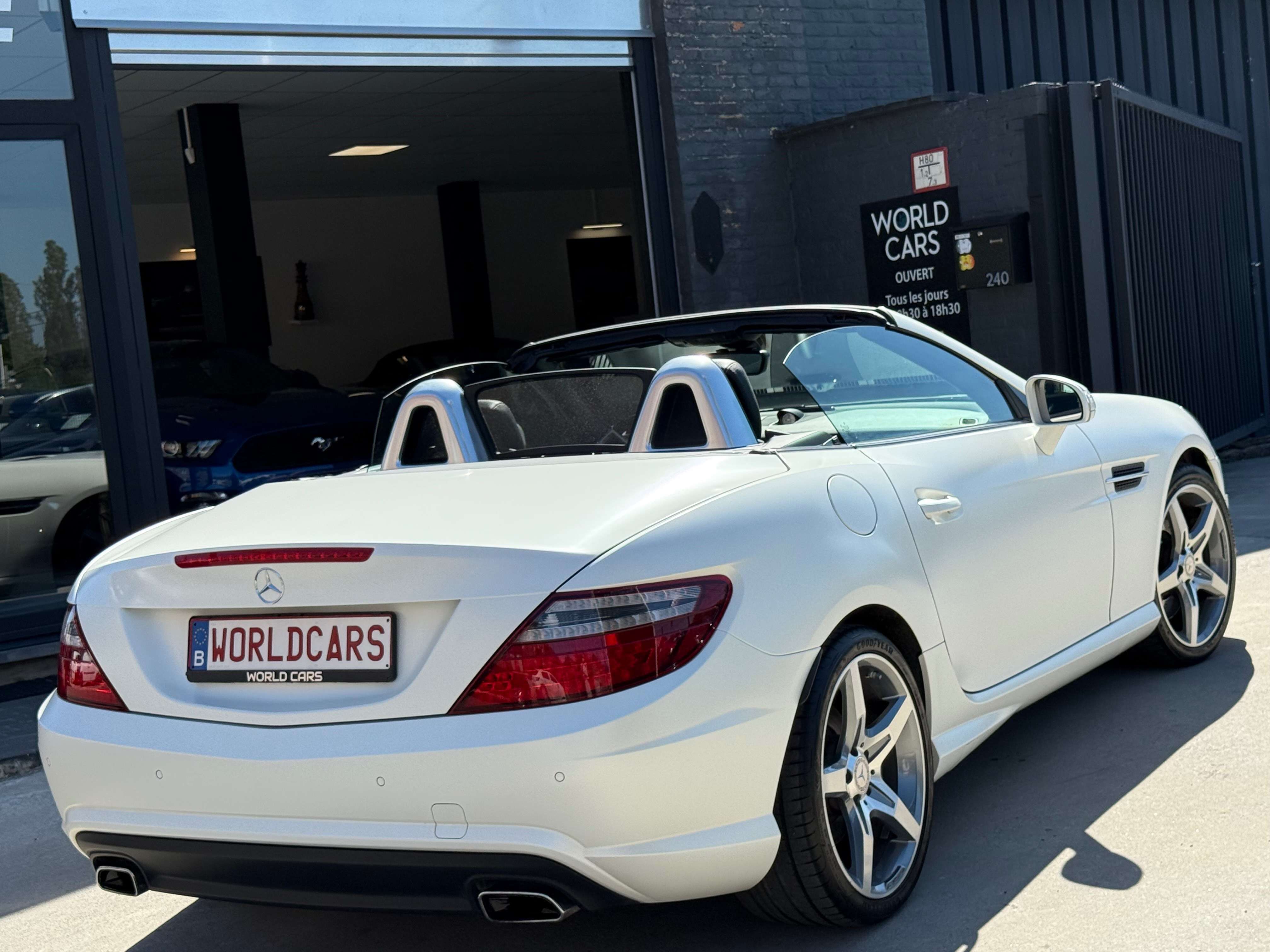 Mercedes-Benz SLK 200 CarbonLOOK Edition PACK AMG - TOIT PANO - AIRSCARF - NAVIGATION - LED - XENON - FULL OPTION