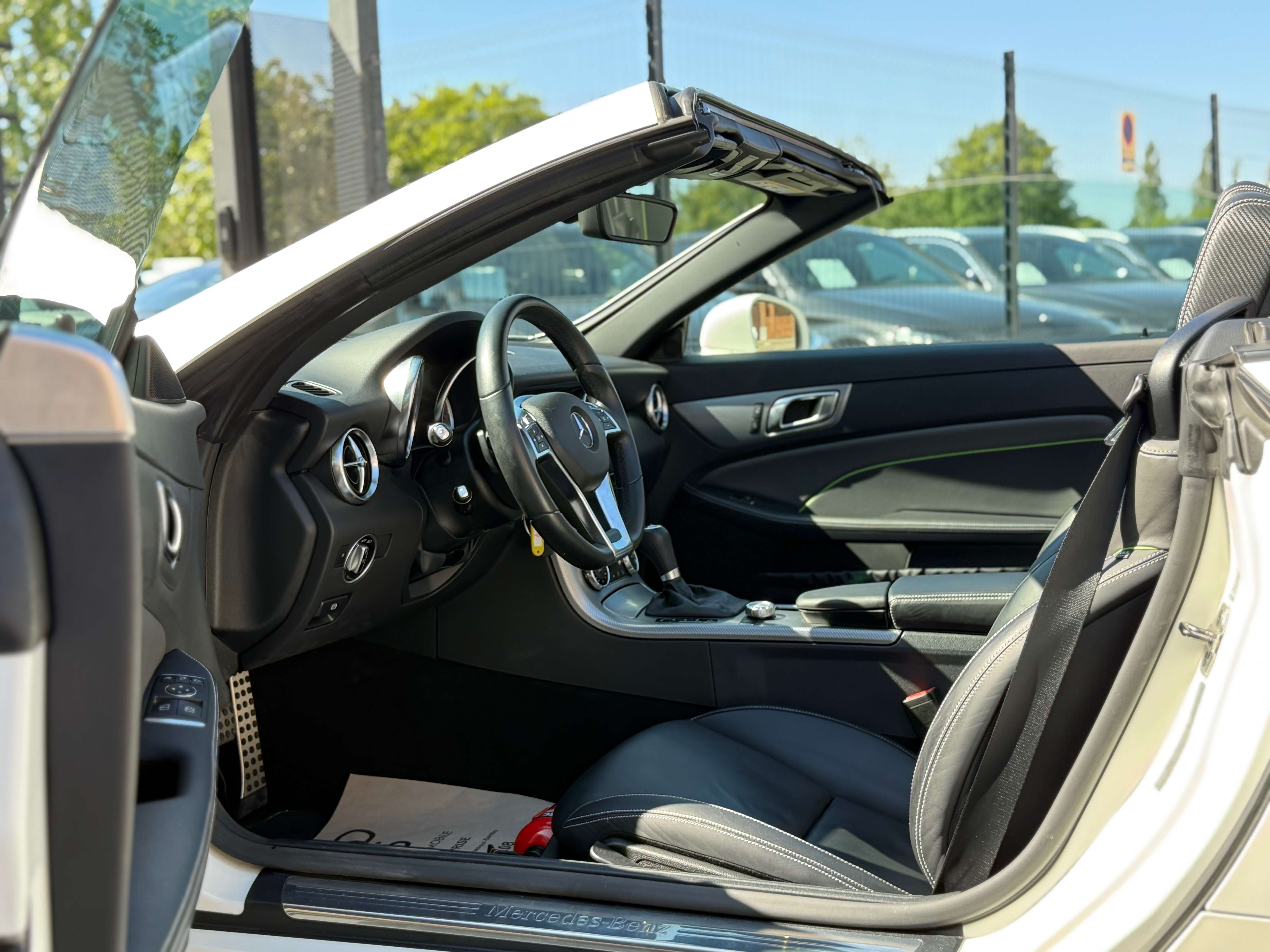 Mercedes-Benz SLK 200 CarbonLOOK Edition PACK AMG - TOIT PANO - AIRSCARF - NAVIGATION - LED - XENON - FULL OPTION